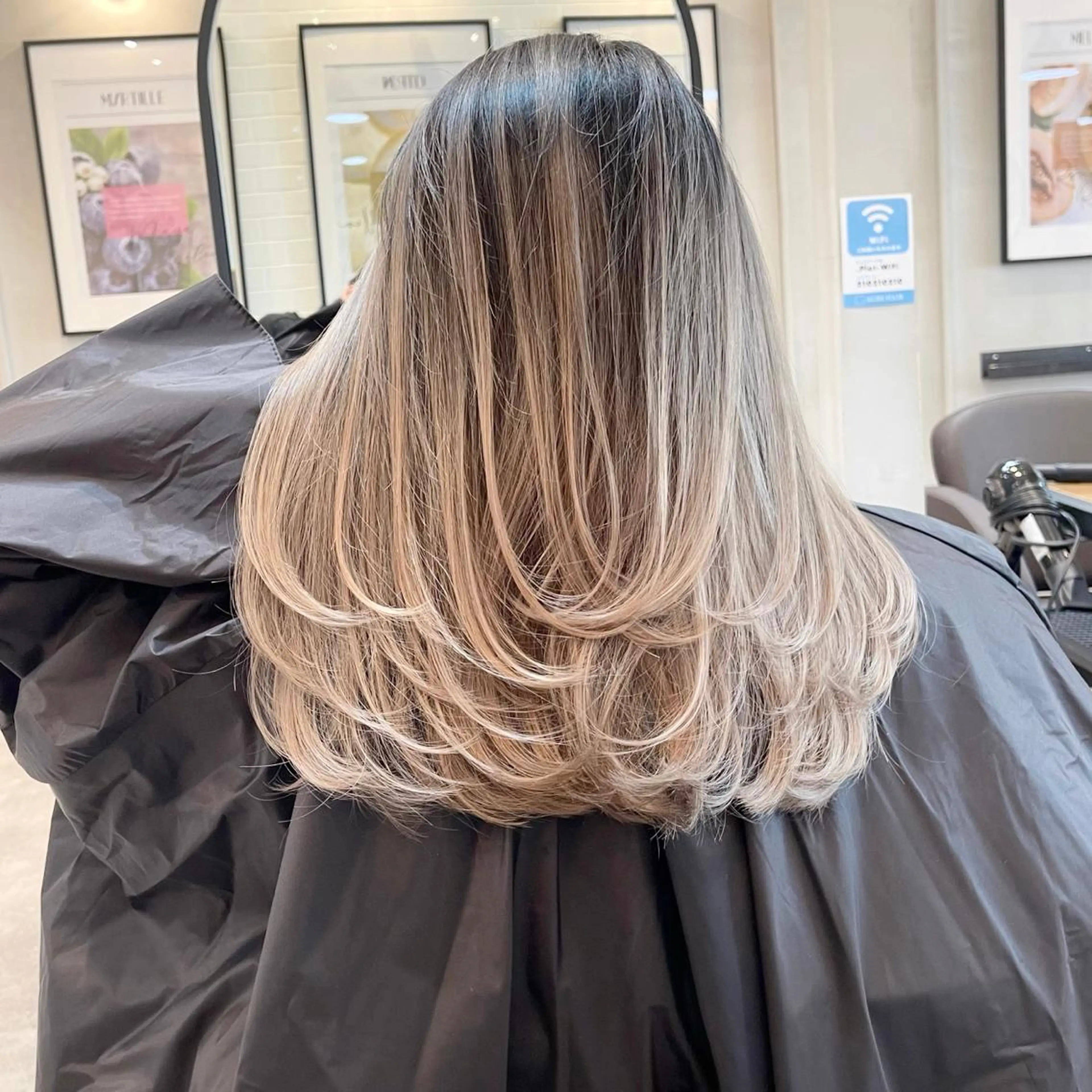 ミディアム カラー ヘアアレンジ バレイヤージュ デザインカラー ハイライトカラー 外国人風カラー ハイライト カット アンドウ ユウ/ レイヤーカット/韓国のヘアスタイル