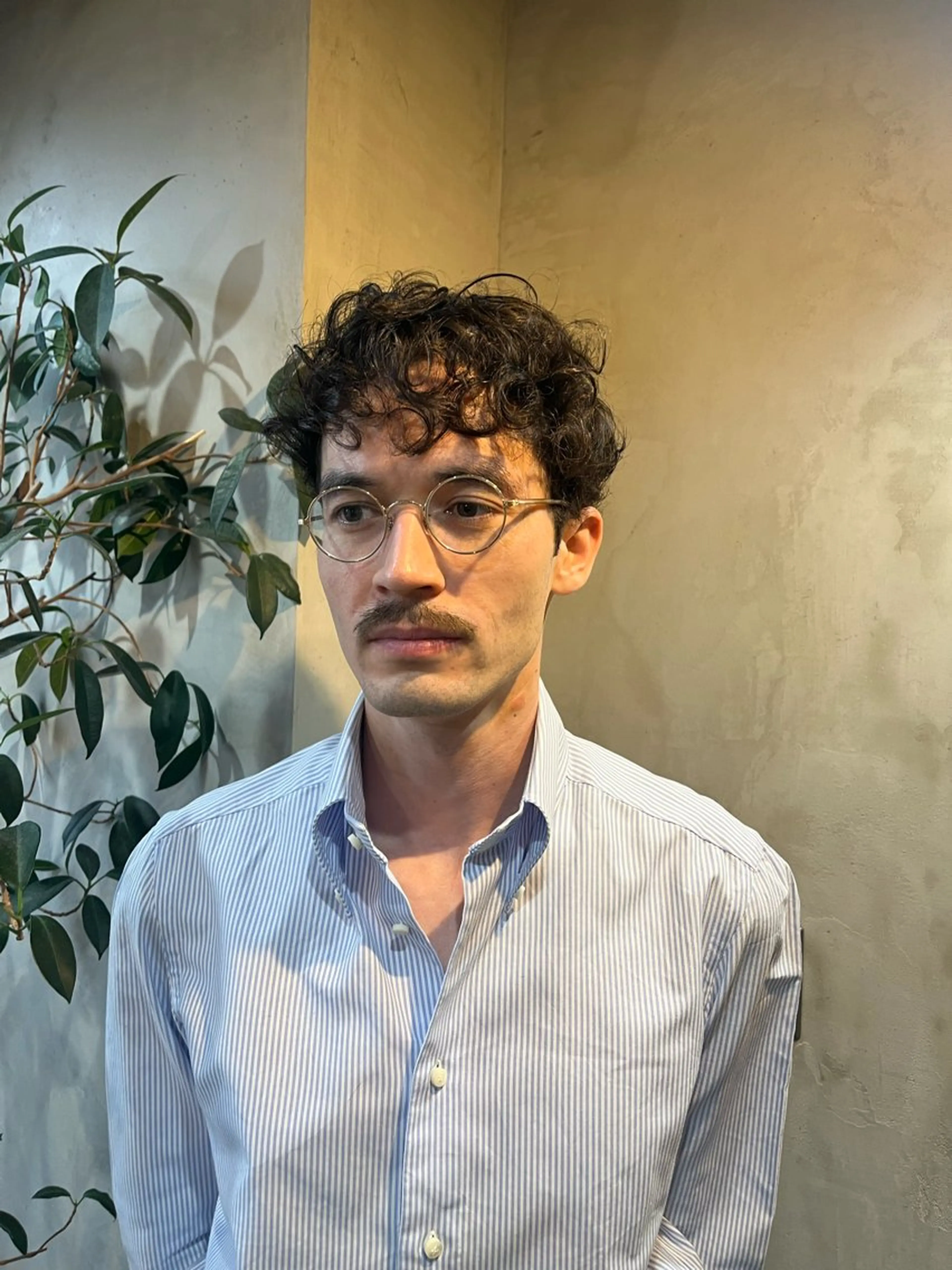 メンズ カット 韓国風前髪顔周り バーバーakaneのヘアスタイル