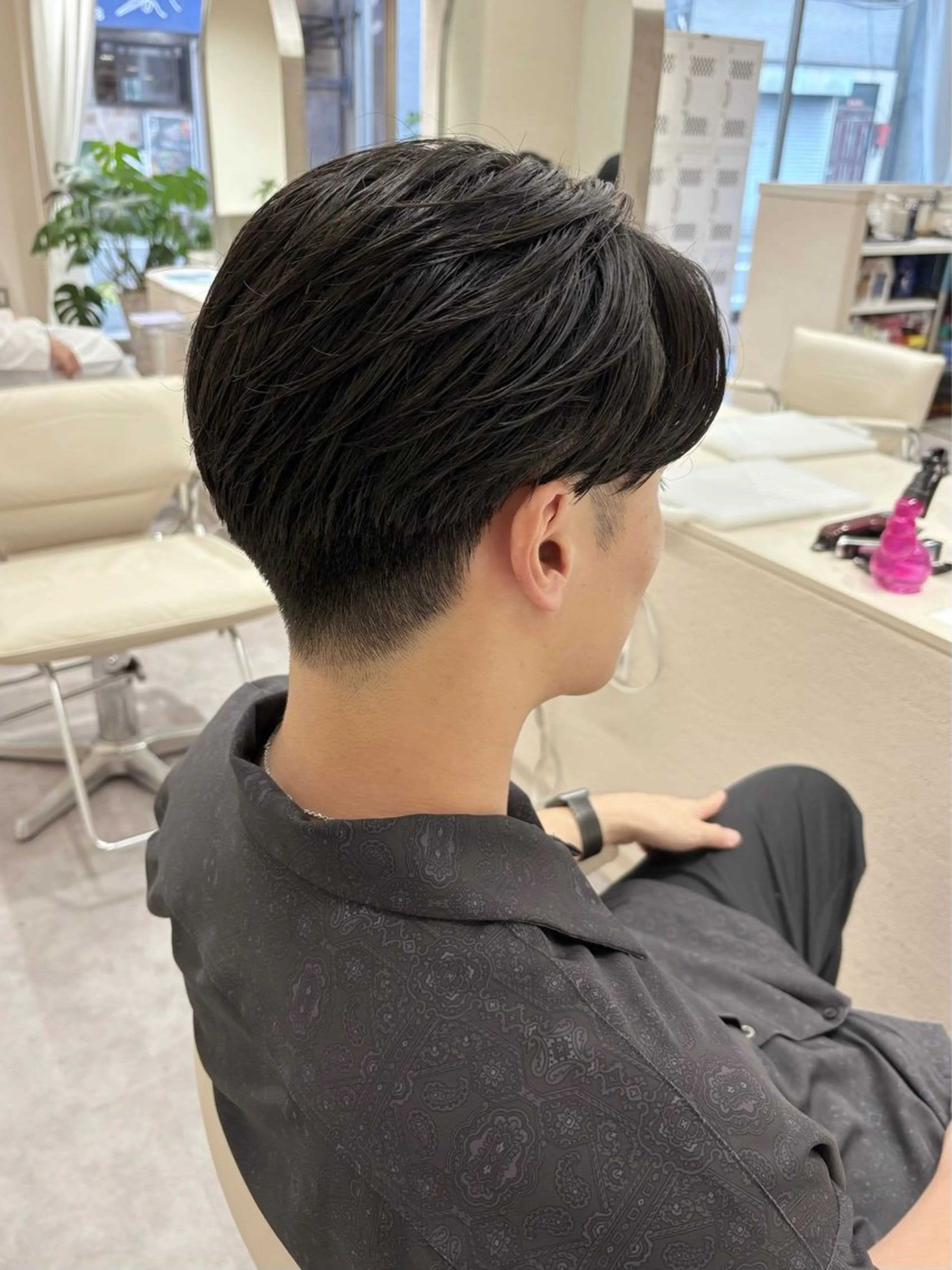 メンズ センターパート フェードカット フェザーパーマ マッシュ メンズパーマ カット 増渕 駿介のヘアスタイル