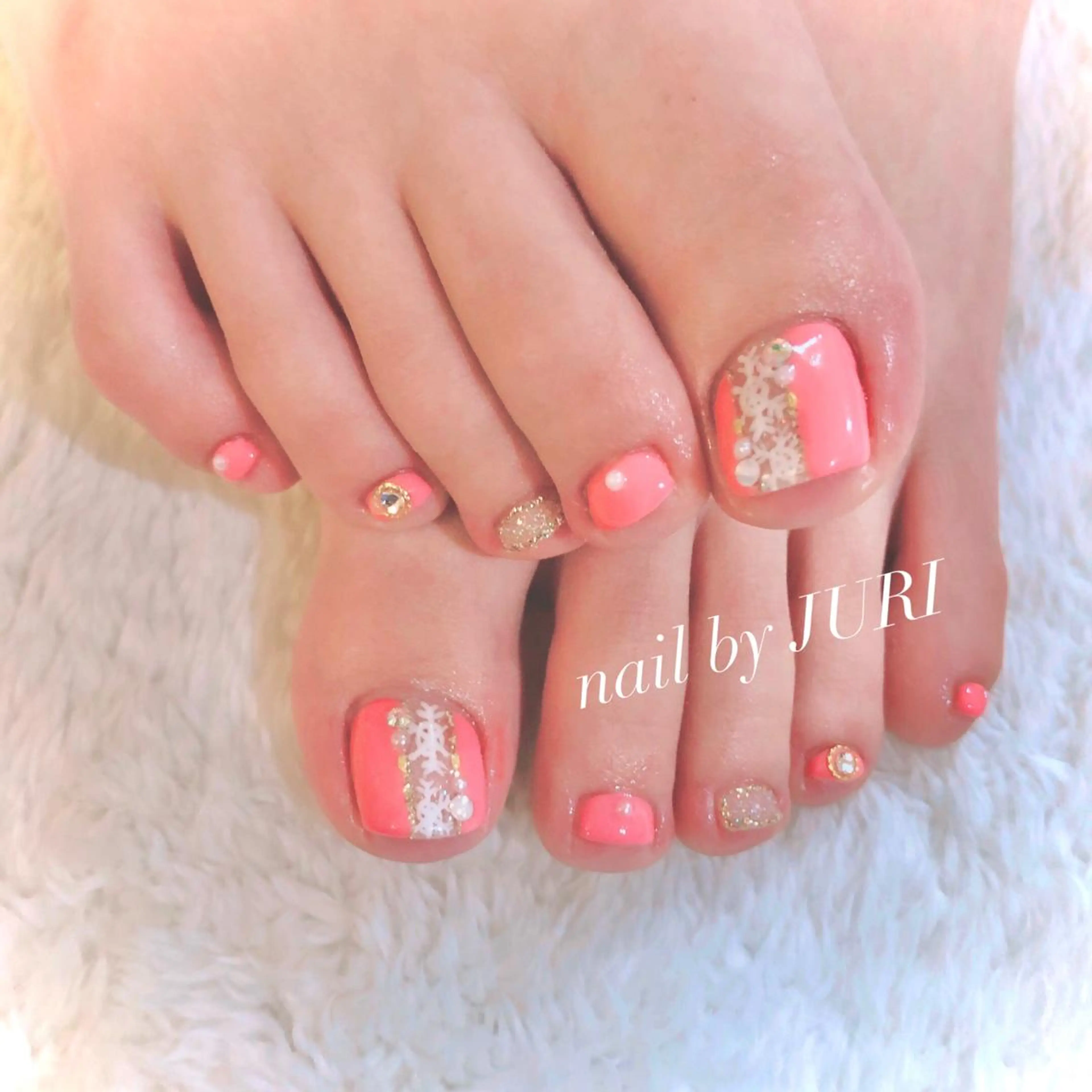 ネイル フットネイル フレンチネイル ジェルネイル ラメ(グリッター) ラメグラデーション NEO Beauty Salon所属・𝐍𝐄𝐎 𝐉𝐔𝐑𝐈のネイルデザイン