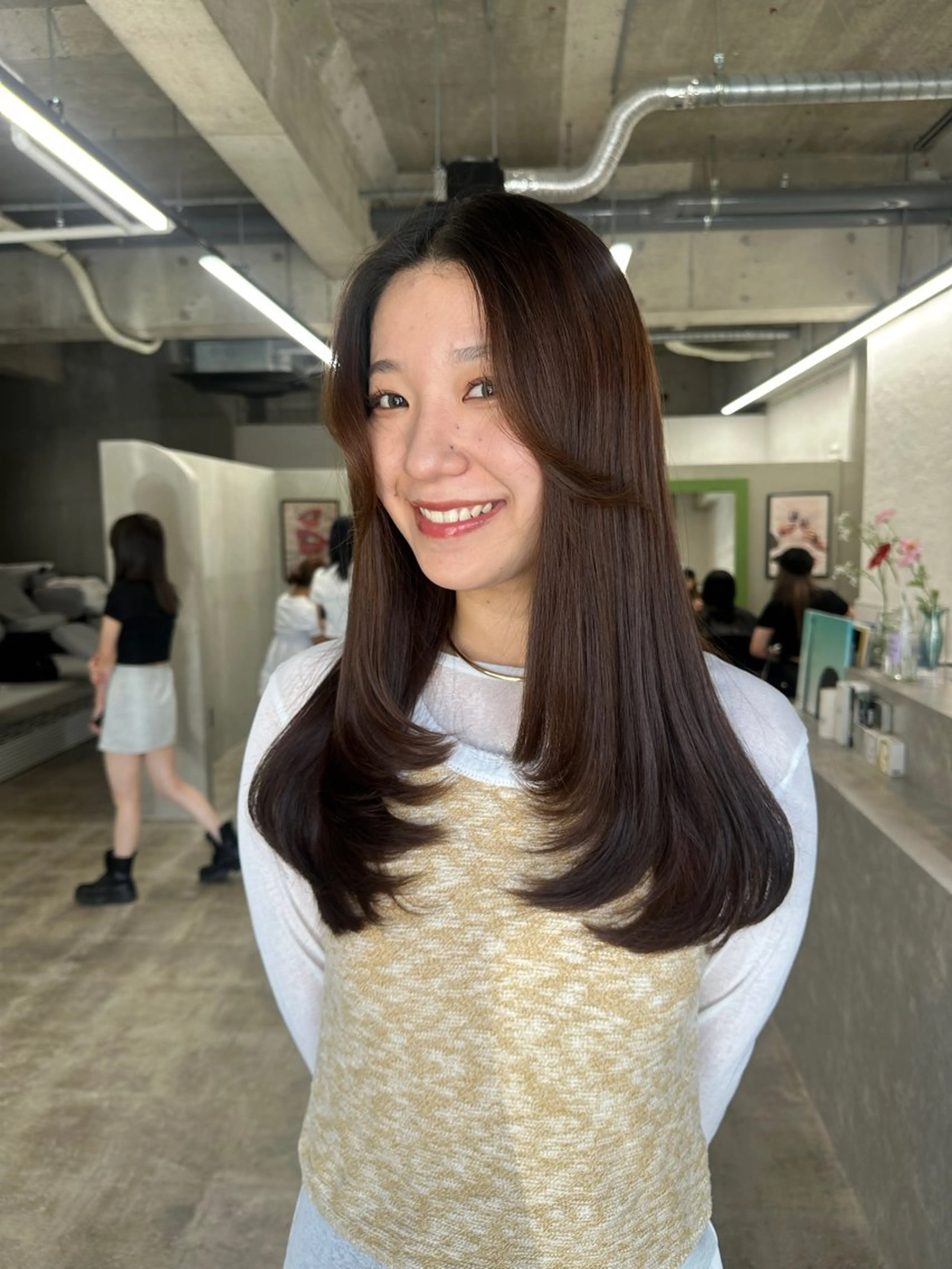 ミディアム 顔周りカット カット ヘアカラー トリートメント miloc MOMOKAのヘアスタイル