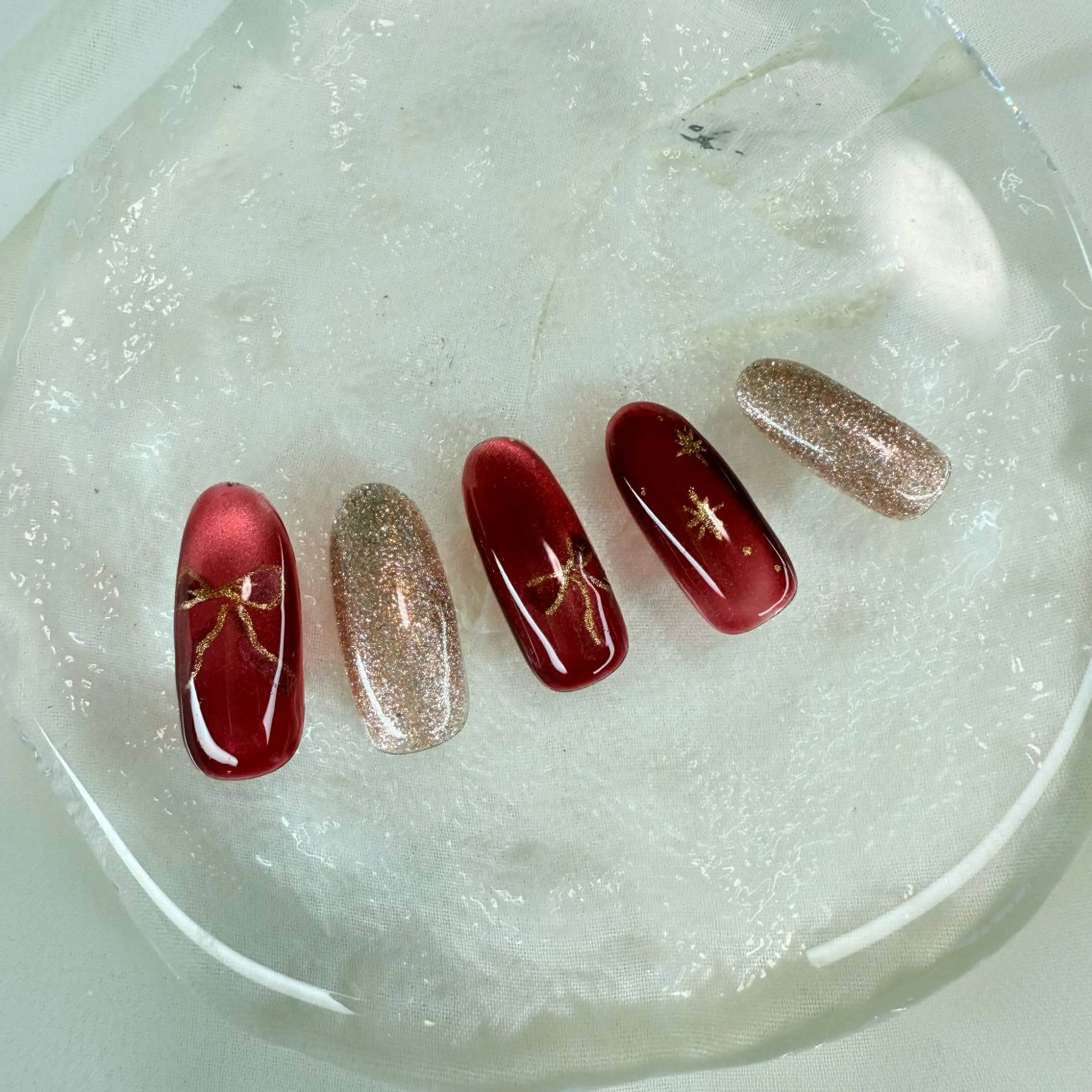 ネイル ゴールド 赤色 冬ネイル ハンドネイル flan ゆいのネイルデザイン
