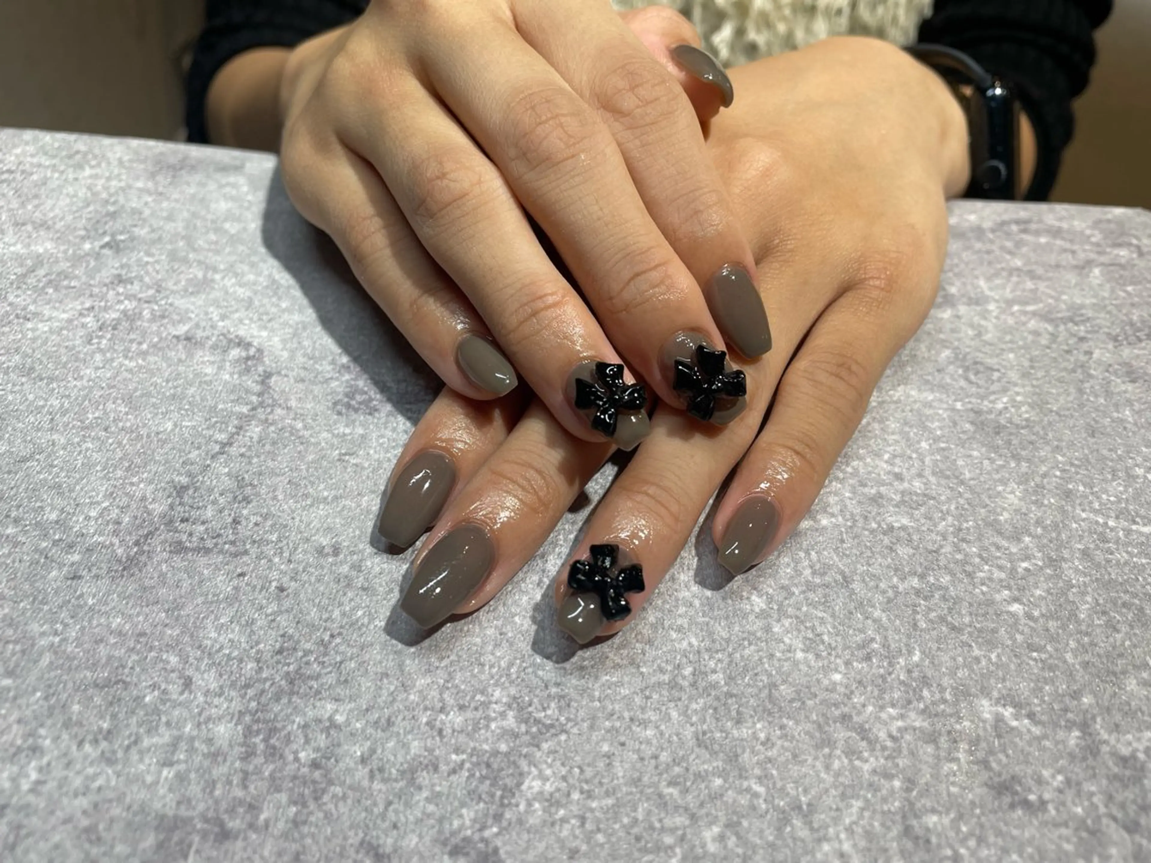 ネイル ワンカラーネイル リボン mieux MOEKAのネイルデザイン