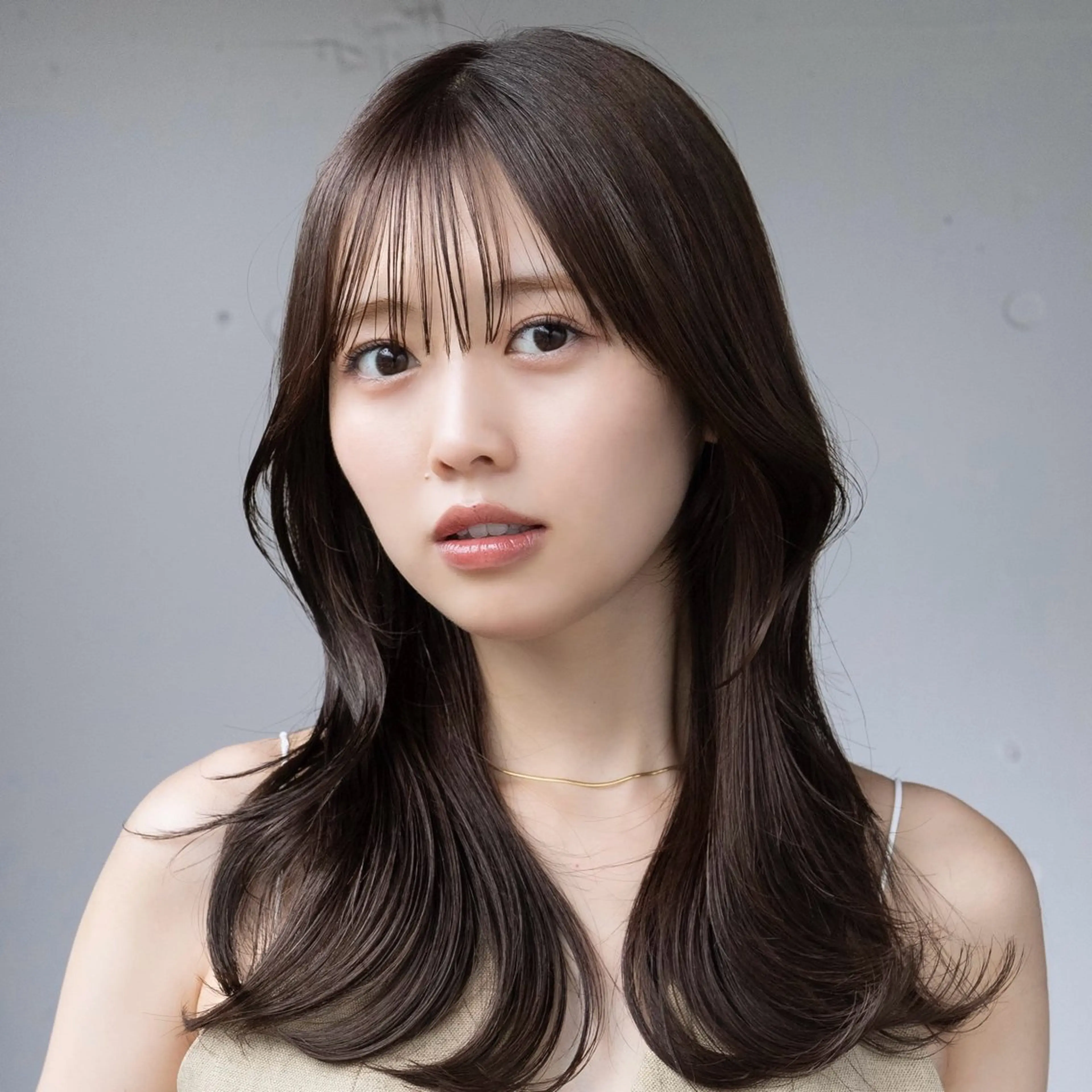 ロング 顔周りカット レイヤーカット トリートメント カット ヘアカラー トリートメント まとまるレイヤー カット/透明感カラーのヘアスタイル