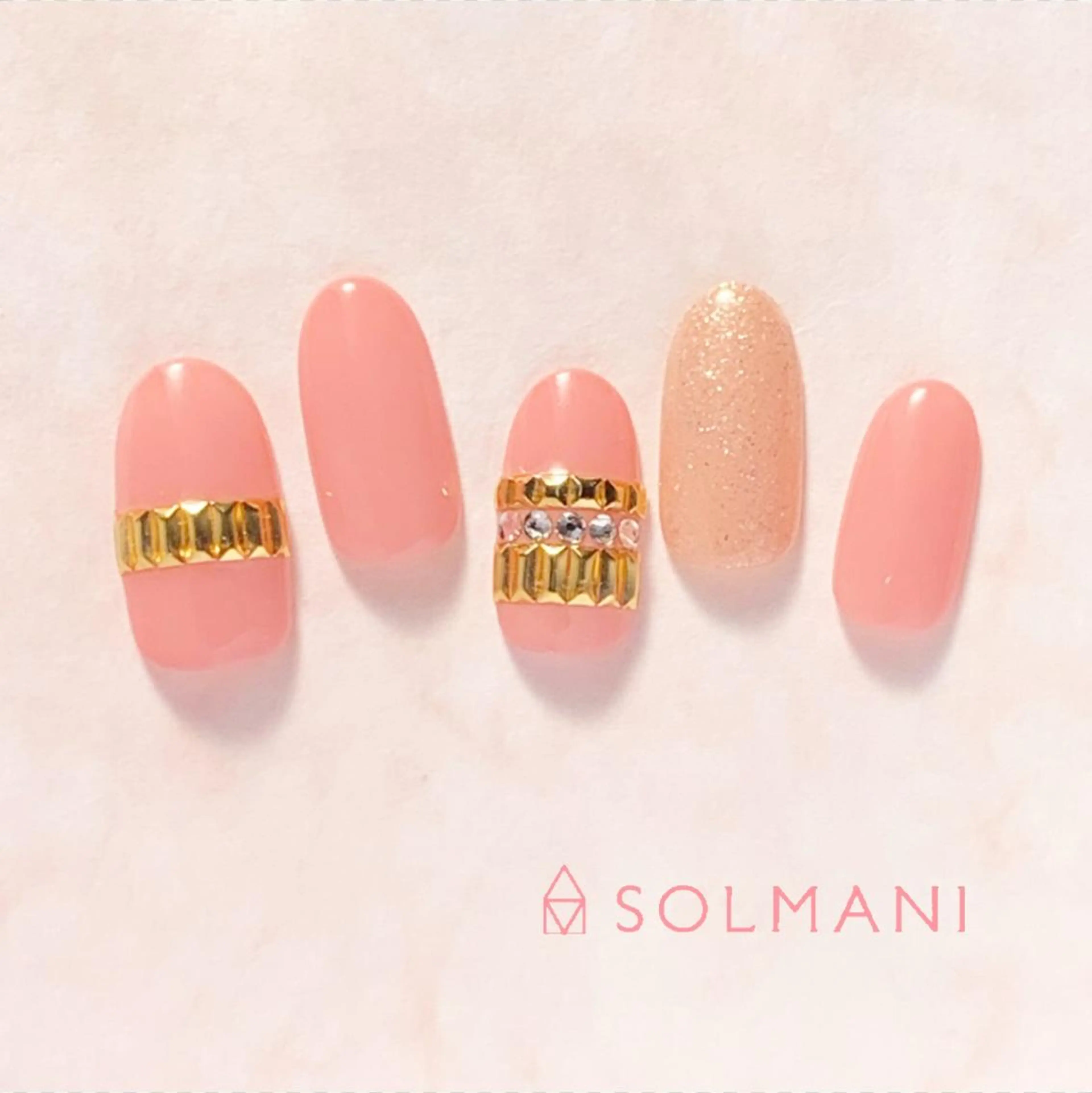 ネイル ゴージャス SOLMANI 予約担当のネイルデザイン