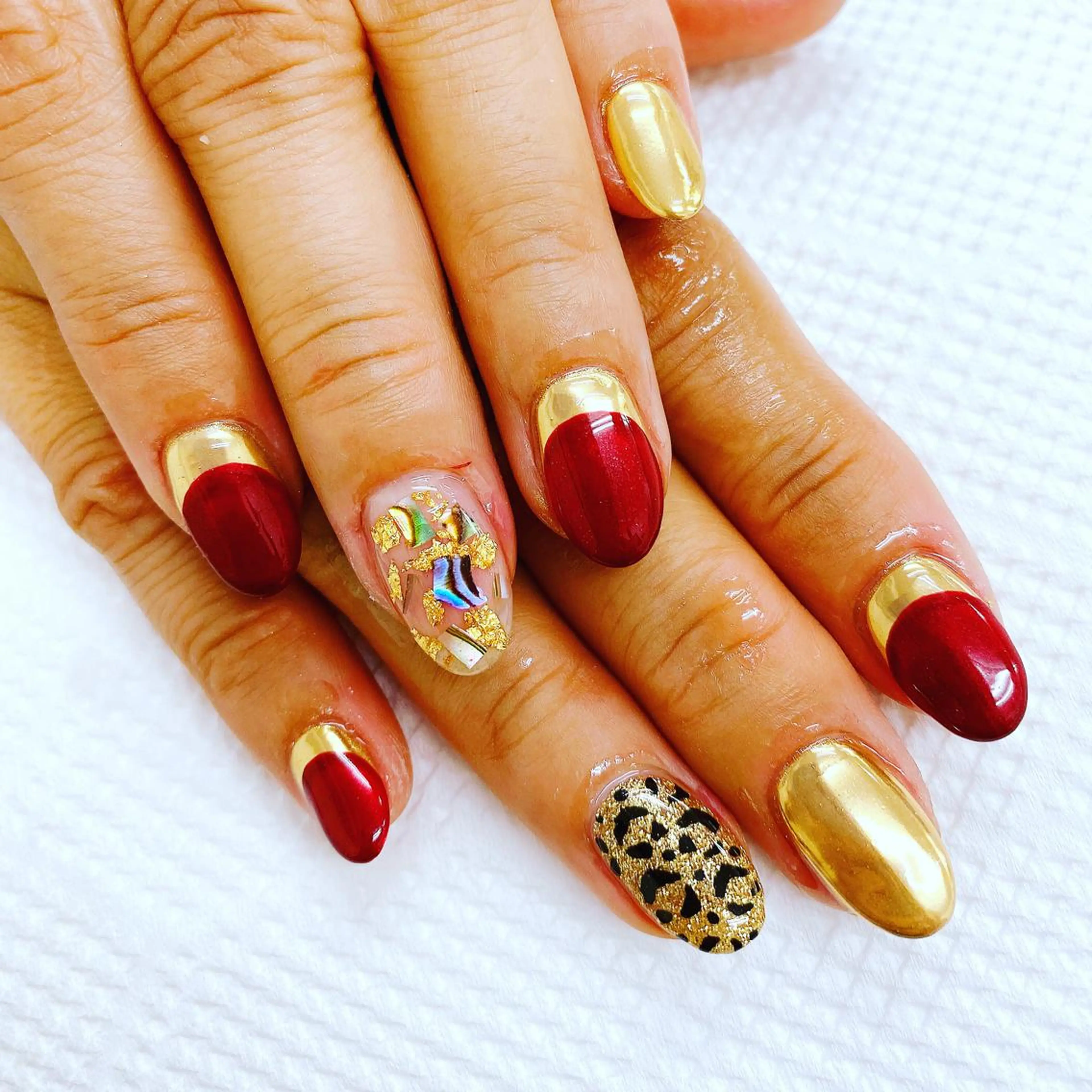 ネイル ボルドー ゴールド ゴージャス N._._.claw[エヌクロー]所属・N._._. clawのネイルデザイン