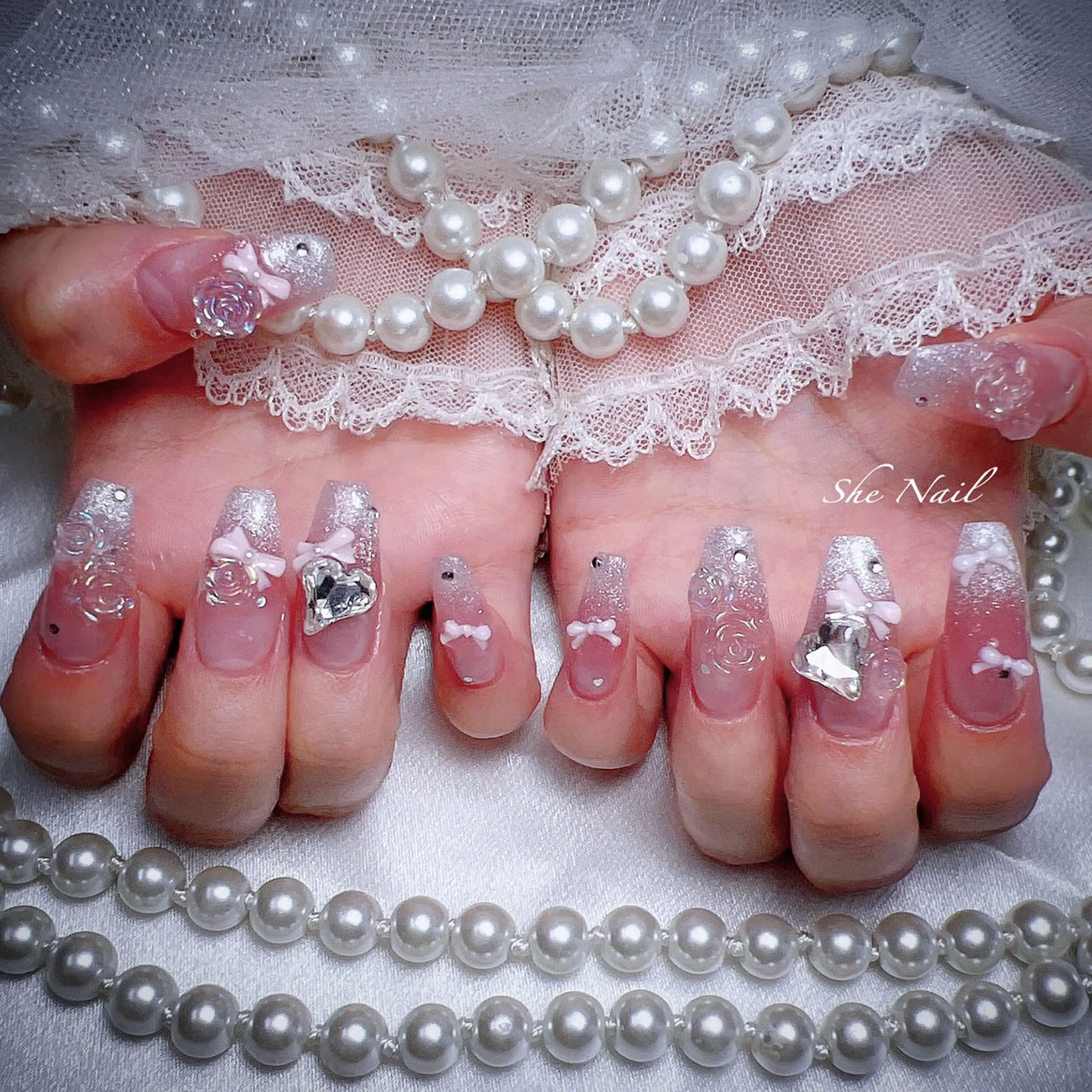 ネイル チークネイル ドット 長さ出し フラッシュネイル マグネットネイル ハンドネイル She   Nail所属・ISA_ BELLAのネイルデザイン