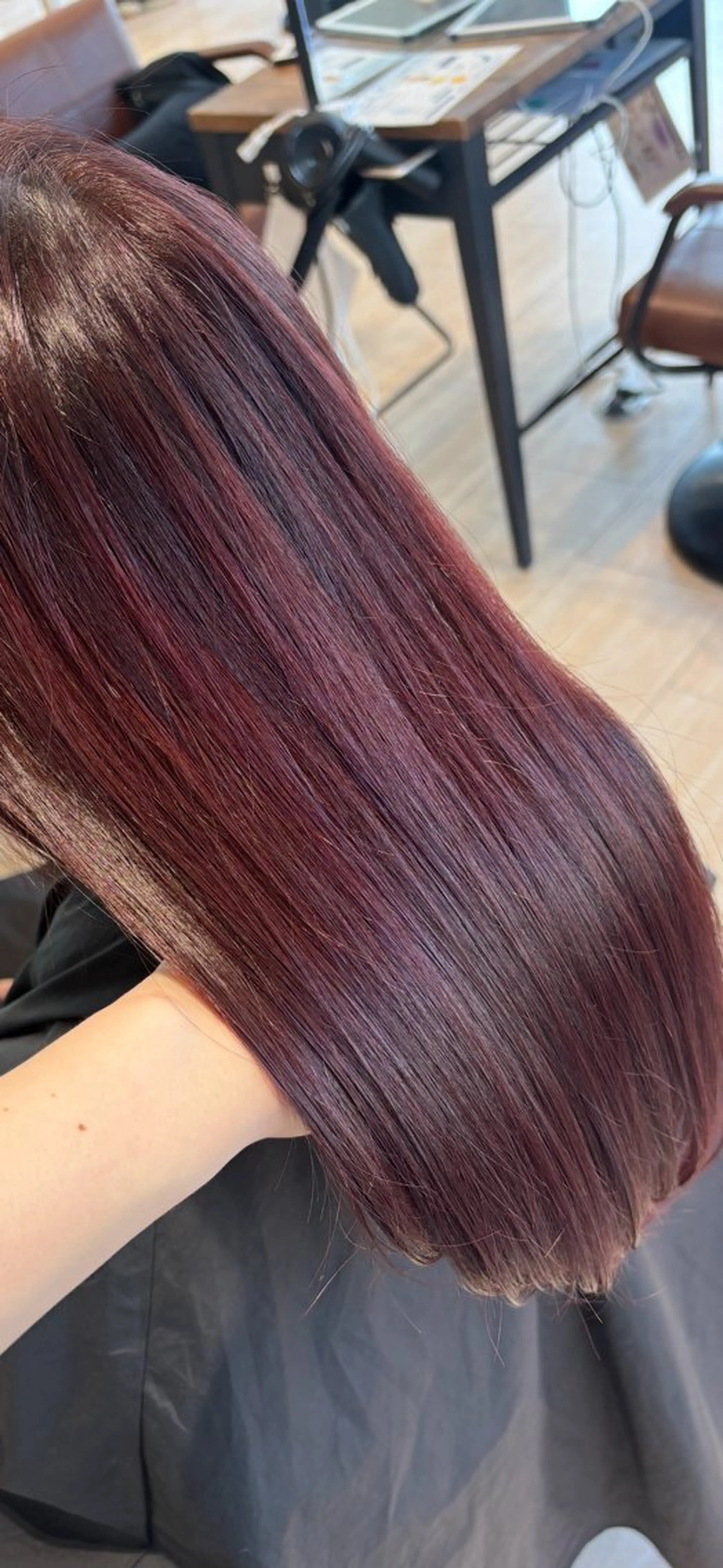 ロング カラー ヘアカラー トリートメント 三宅 志穏のヘアスタイル