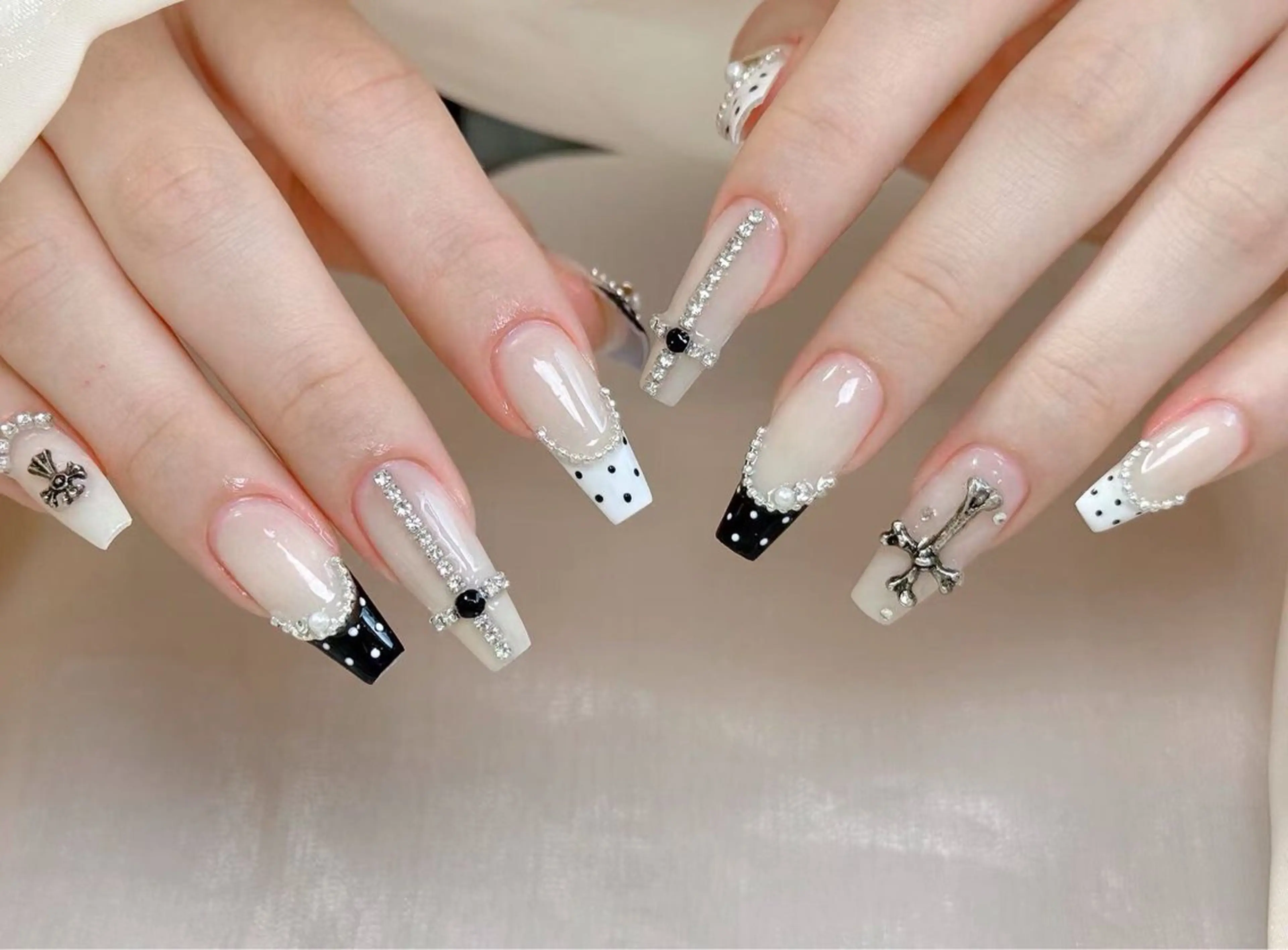 【每日2名限定】🎀チップ長さ出し+持ち込みデザイン＋パーツやり放題 ✨（初回ソフトジェルオフ無料／ケア込み）の写真