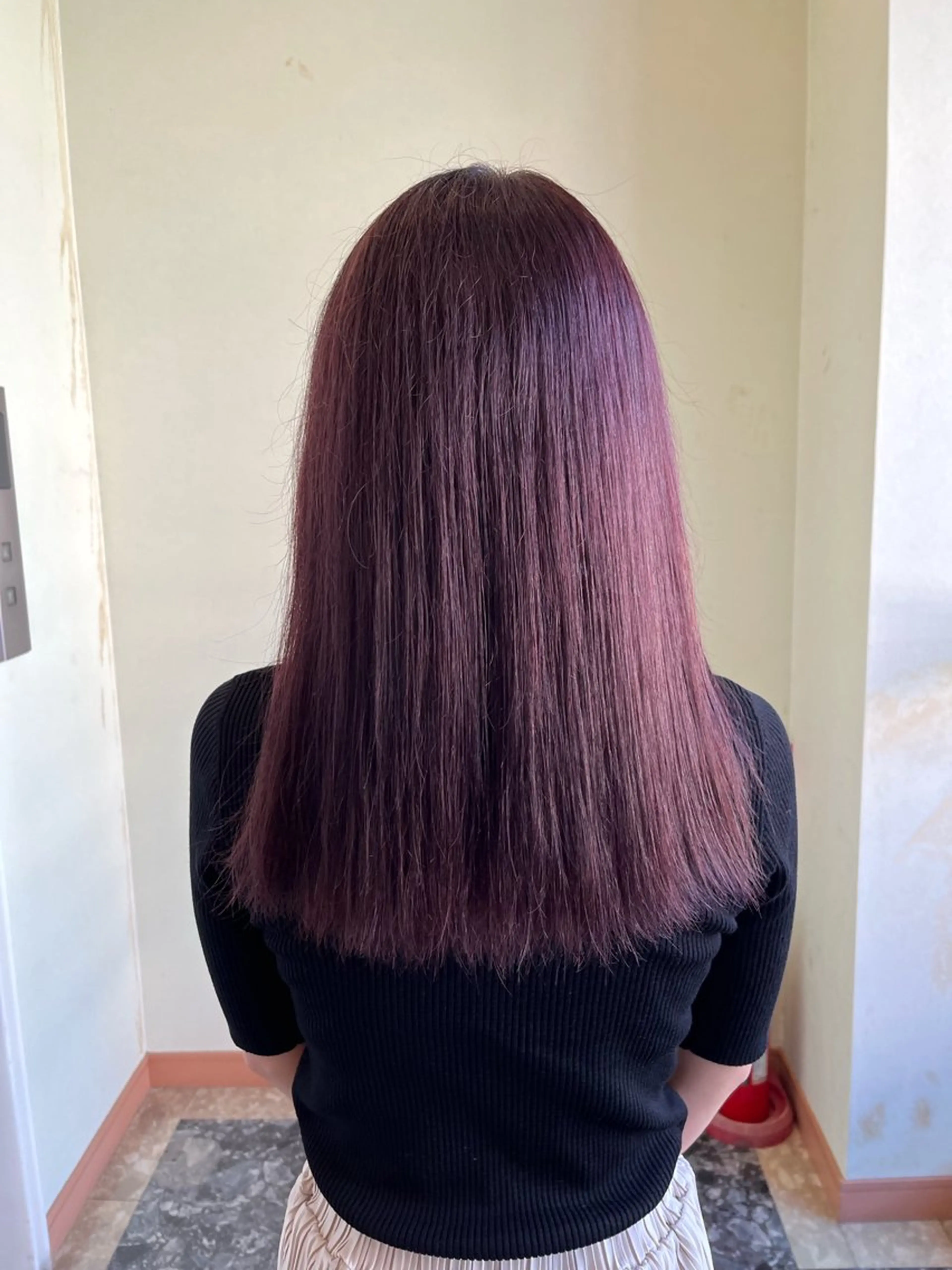 セミロング カラー ブリーチ ピンクカラー パープルカラー ヘアカラー yuri🌼 NUMBER 天王寺のヘアスタイル