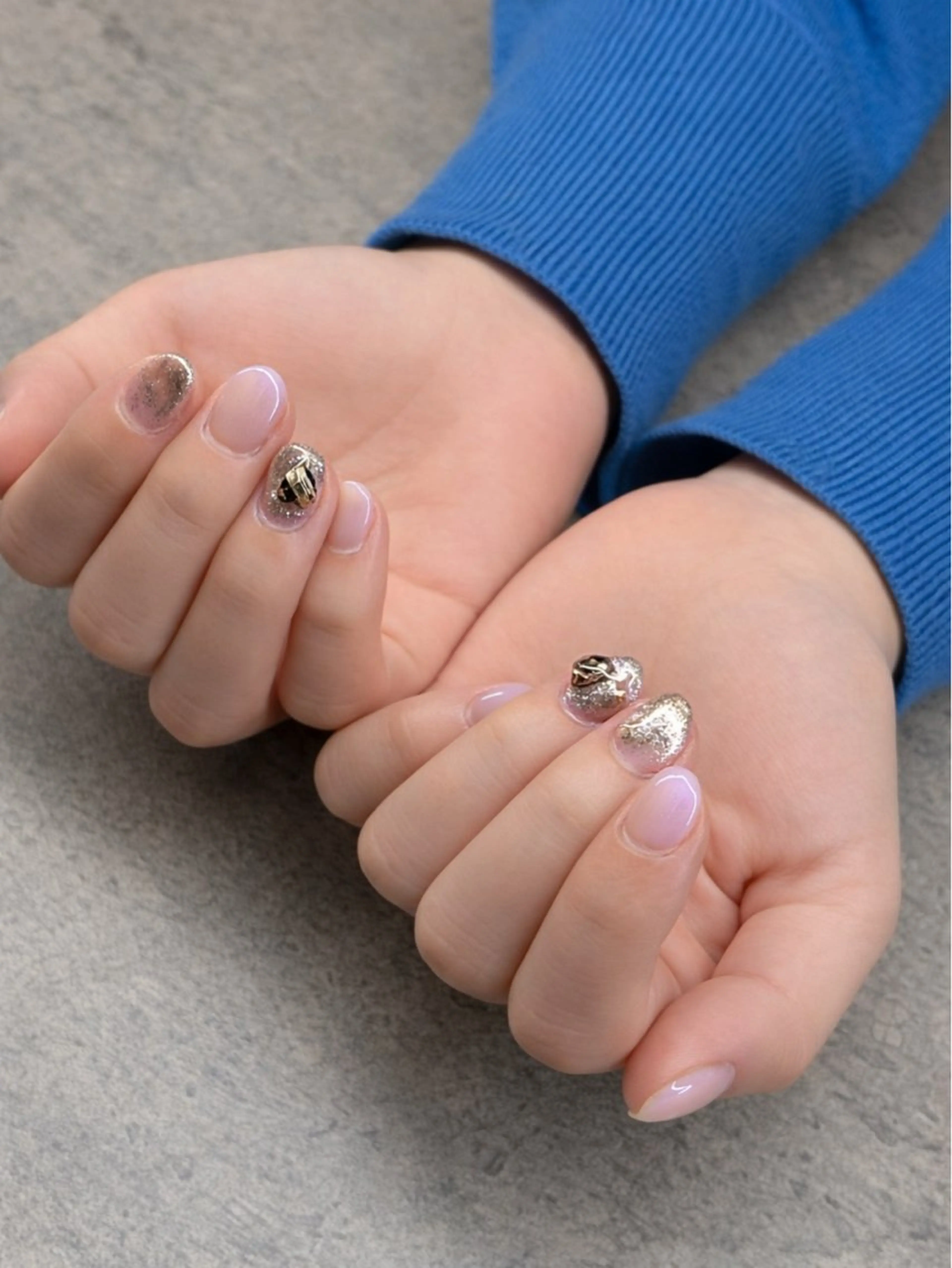 ネイル アートネイル ゴールド 春ネイル ハンドネイル Roger 舞のネイルデザイン