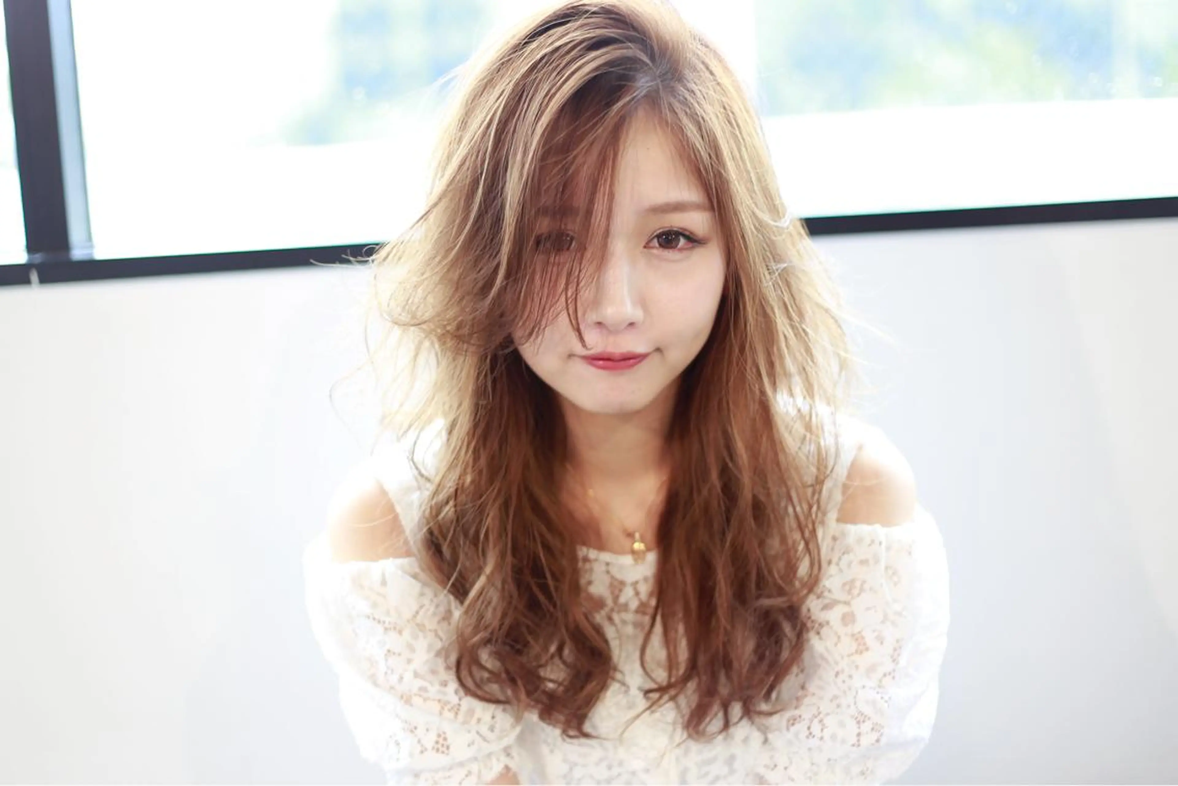 ロング かきあげバング ハイトーン/レイヤー /ケアブリーチ石川治のヘアスタイル