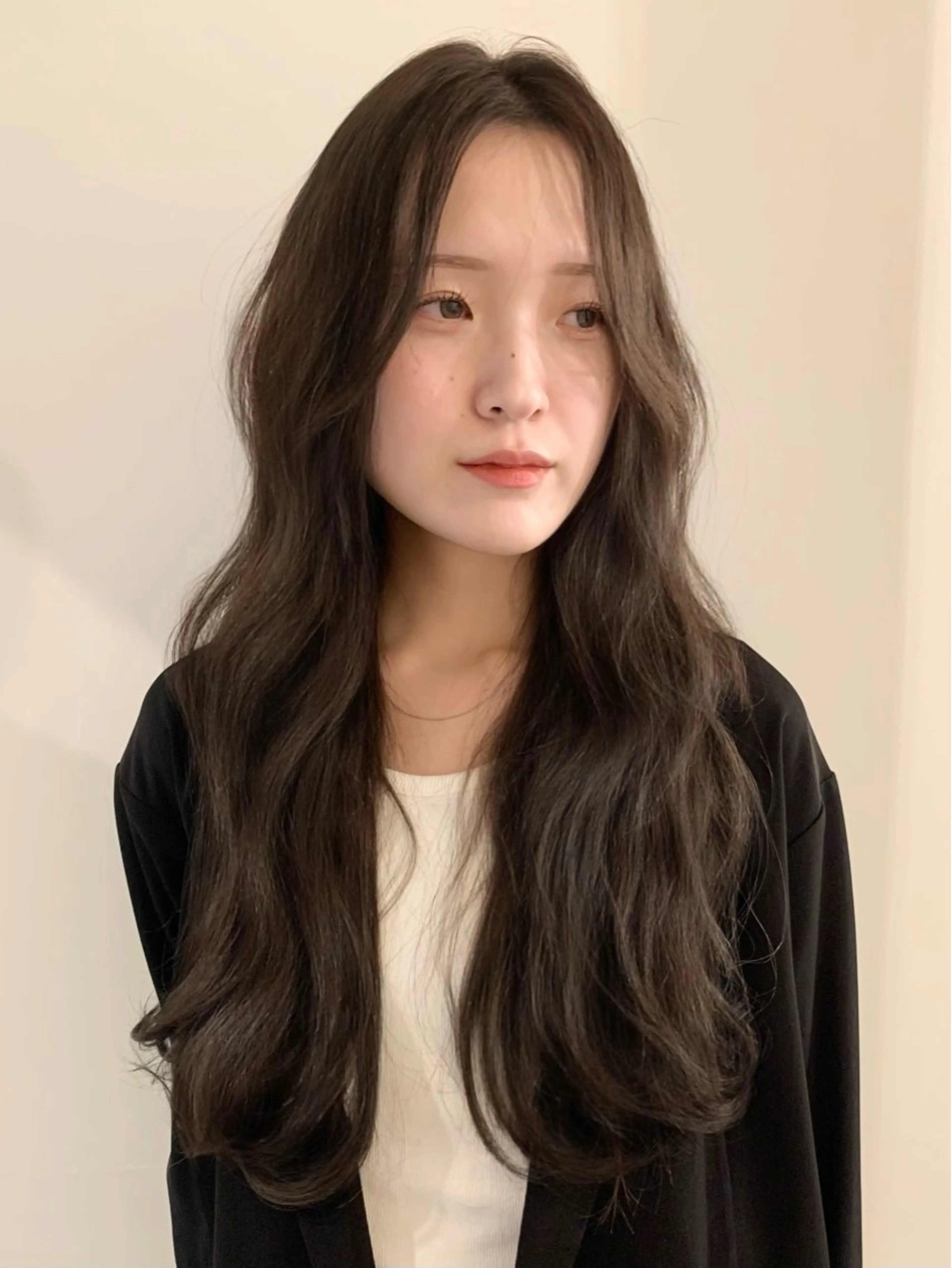 ロング カラー グレージュ レイヤーカット カット ヘアカラー トリートメント 落合希 Olivebeigeのヘアスタイル