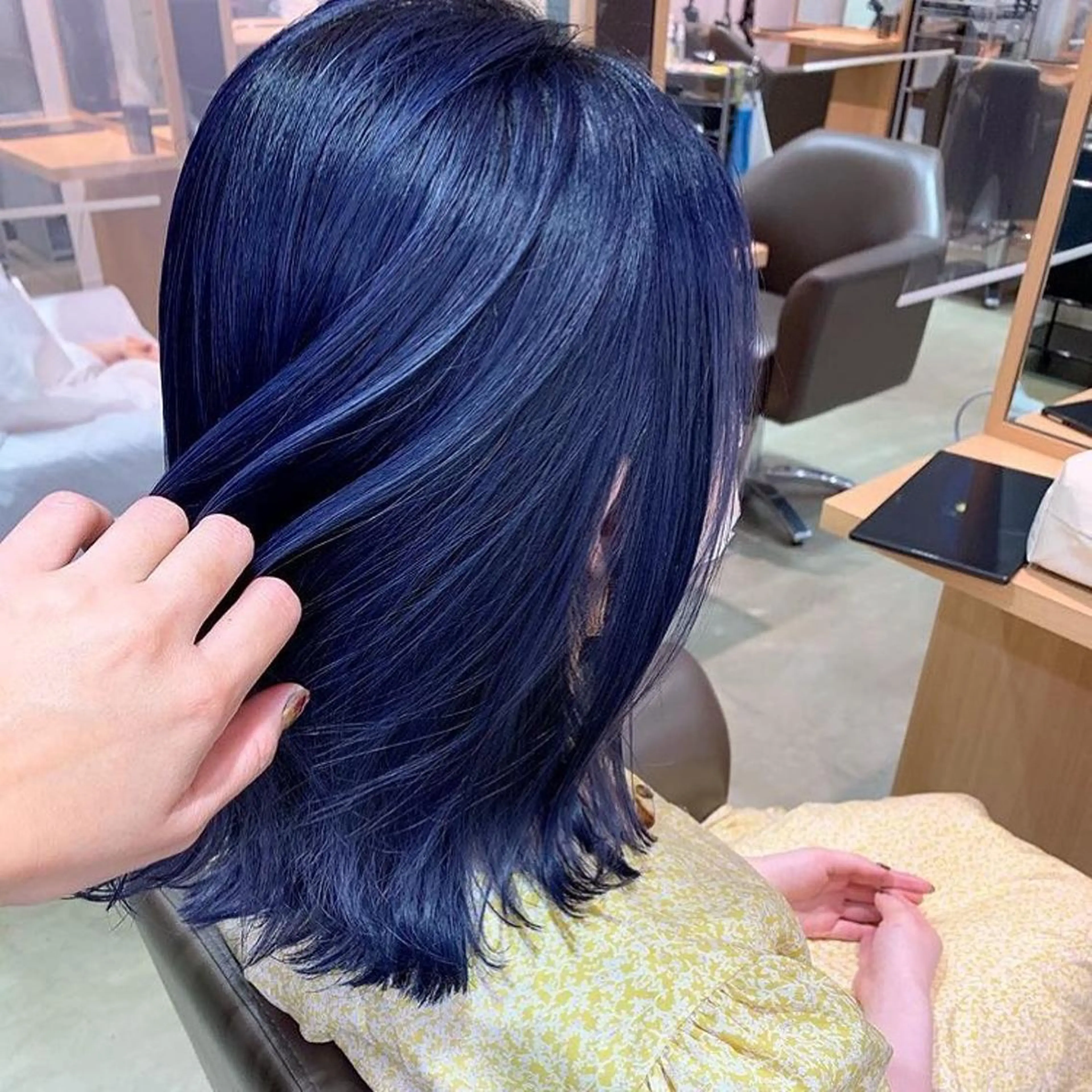 ミディアム カラー ヘアアレンジ ベージュカラー ブルーカラー グレージュ ハイライトカラー ミルクティーベージュ 韓国/髪質改善💘 櫻井かれんのヘアスタイル