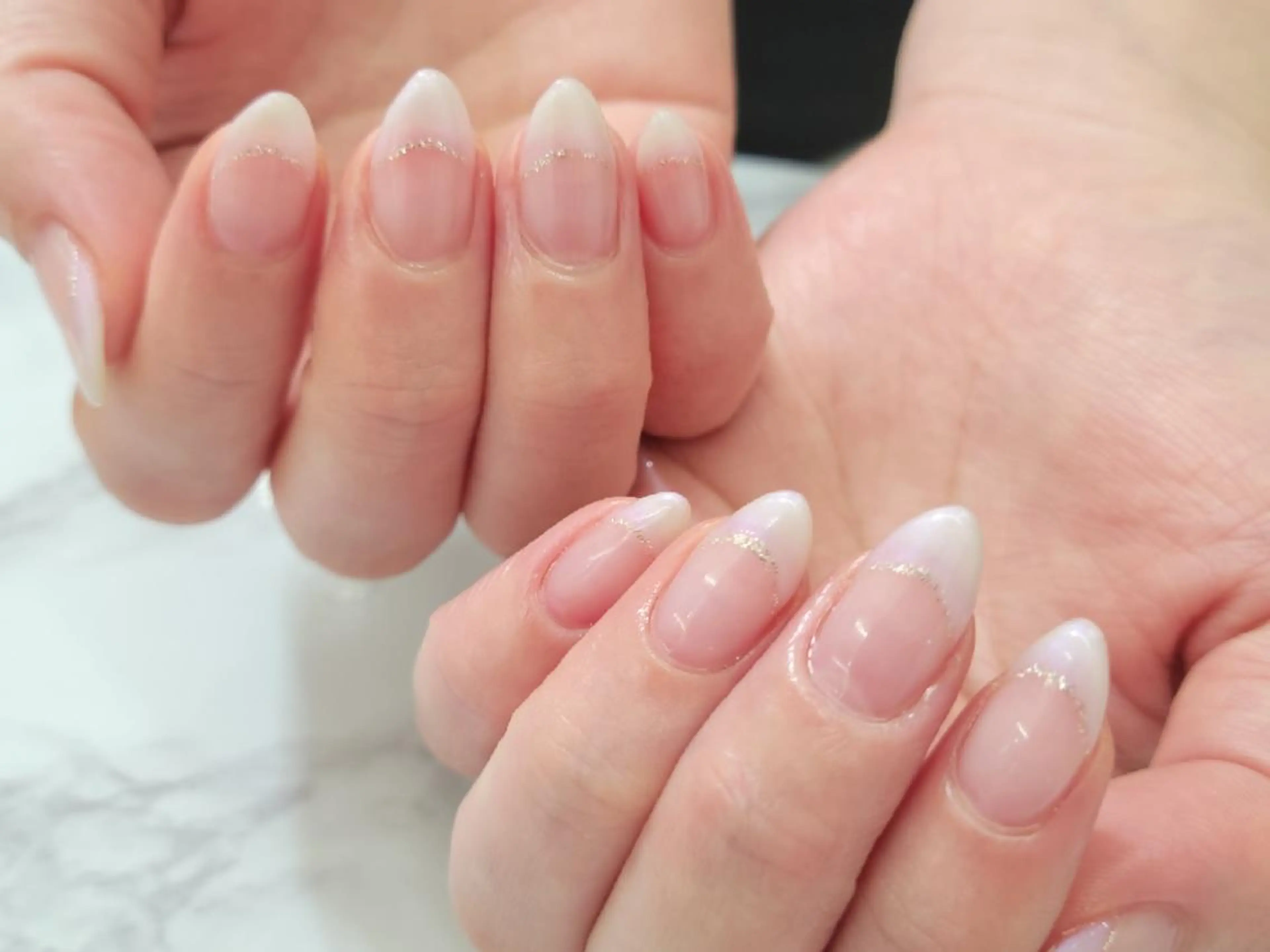 ネイル オーロラネイル フレンチネイル ジェルネイル パラジェル シンプルネイル WHITELY みどりのネイルデザイン