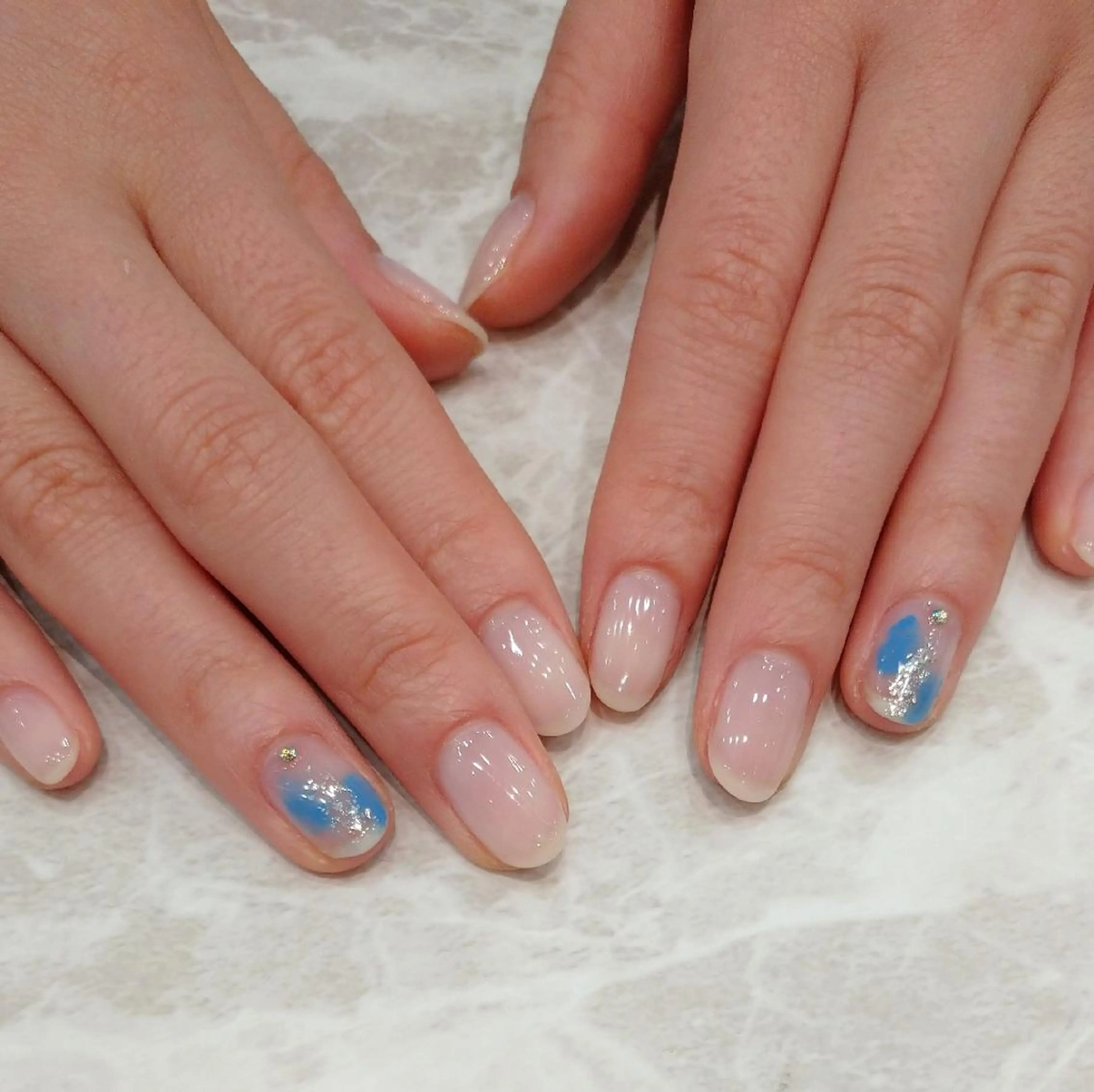 ネイル アートネイル ブルー ジェルネイル ニュアンスネイル ワンカラーネイル ハンドネイル 會田 瑠衣のネイルデザイン