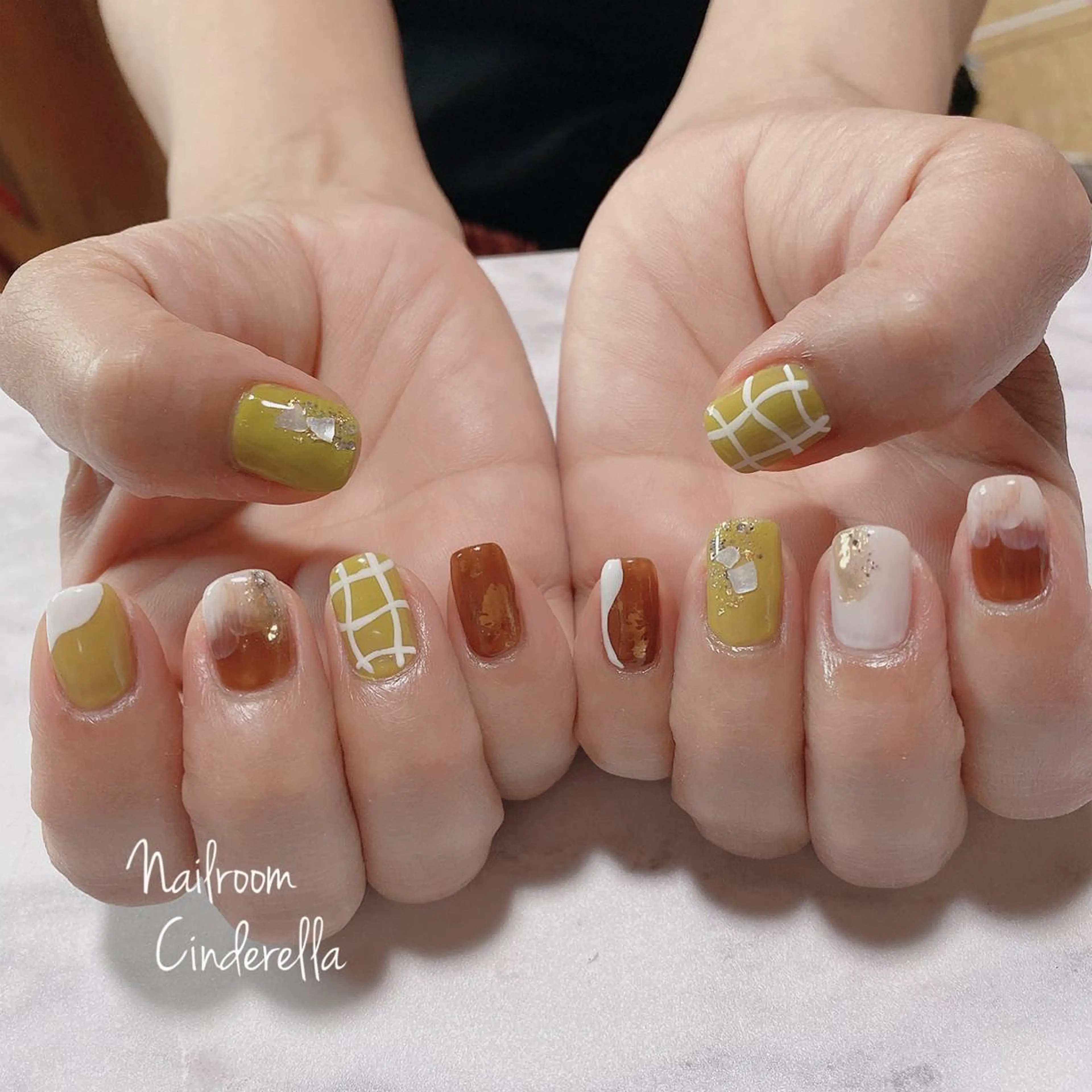 ネイル ブラウン ピスタチオネイル Nailroom. Cinderellaのネイルデザイン