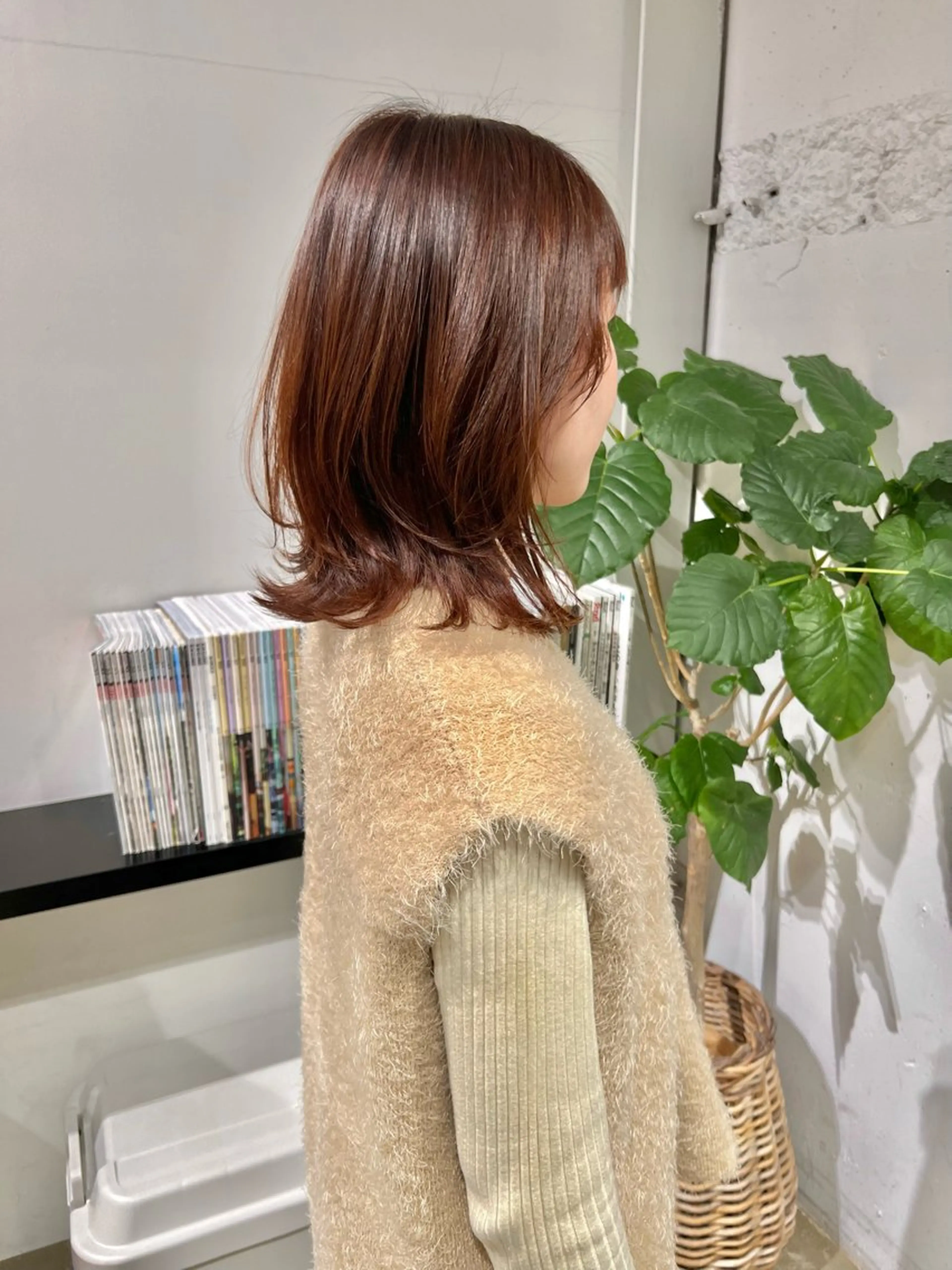 セミロング カット ヘアカラー 石井 菜々のヘアスタイル