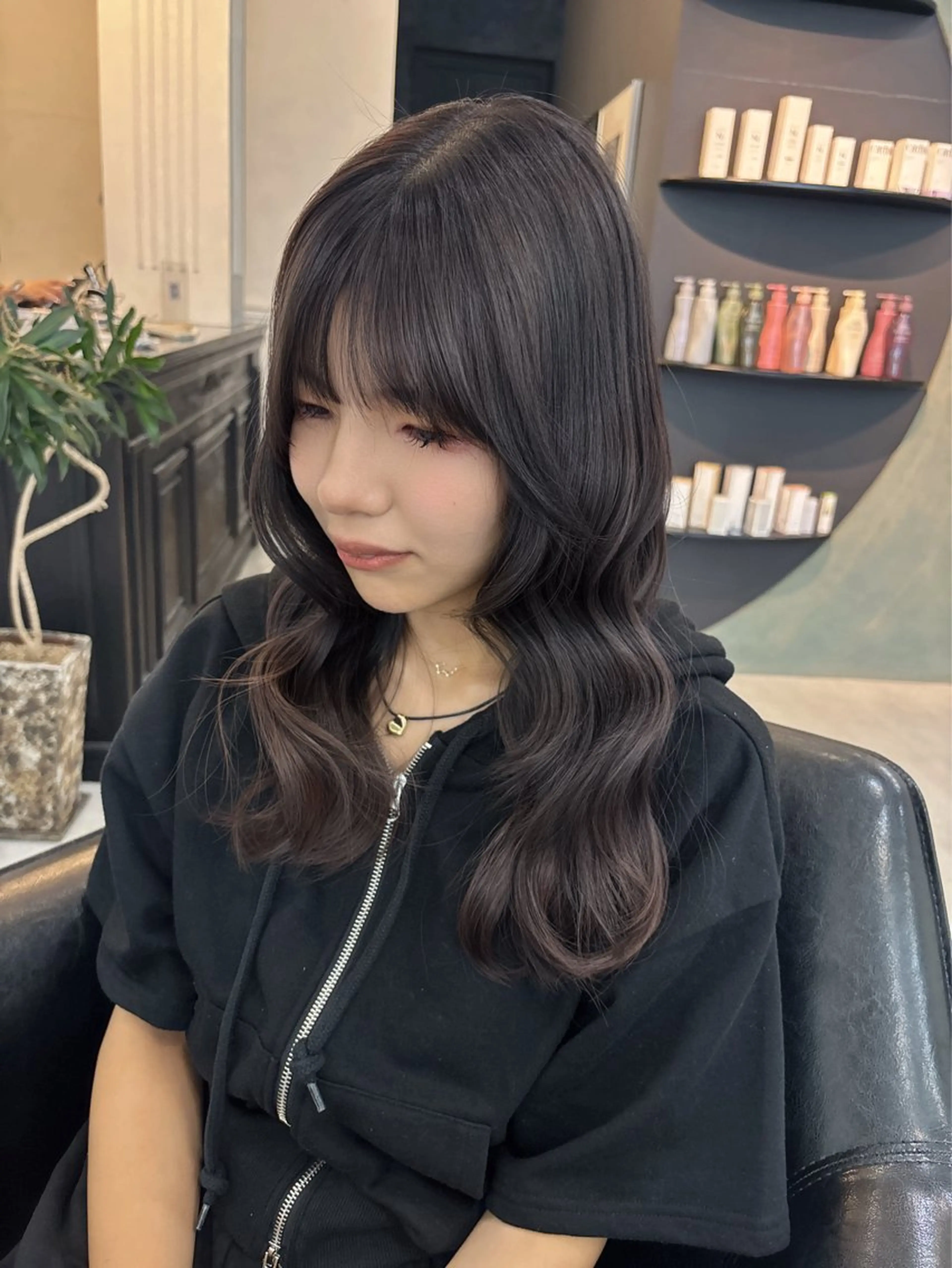 セミロング カラー グレージュ 顔まわりレイヤー 伸ばしかけ レイヤーカット 小顔カット MaisonHALU 松浦光咲のヘアスタイル