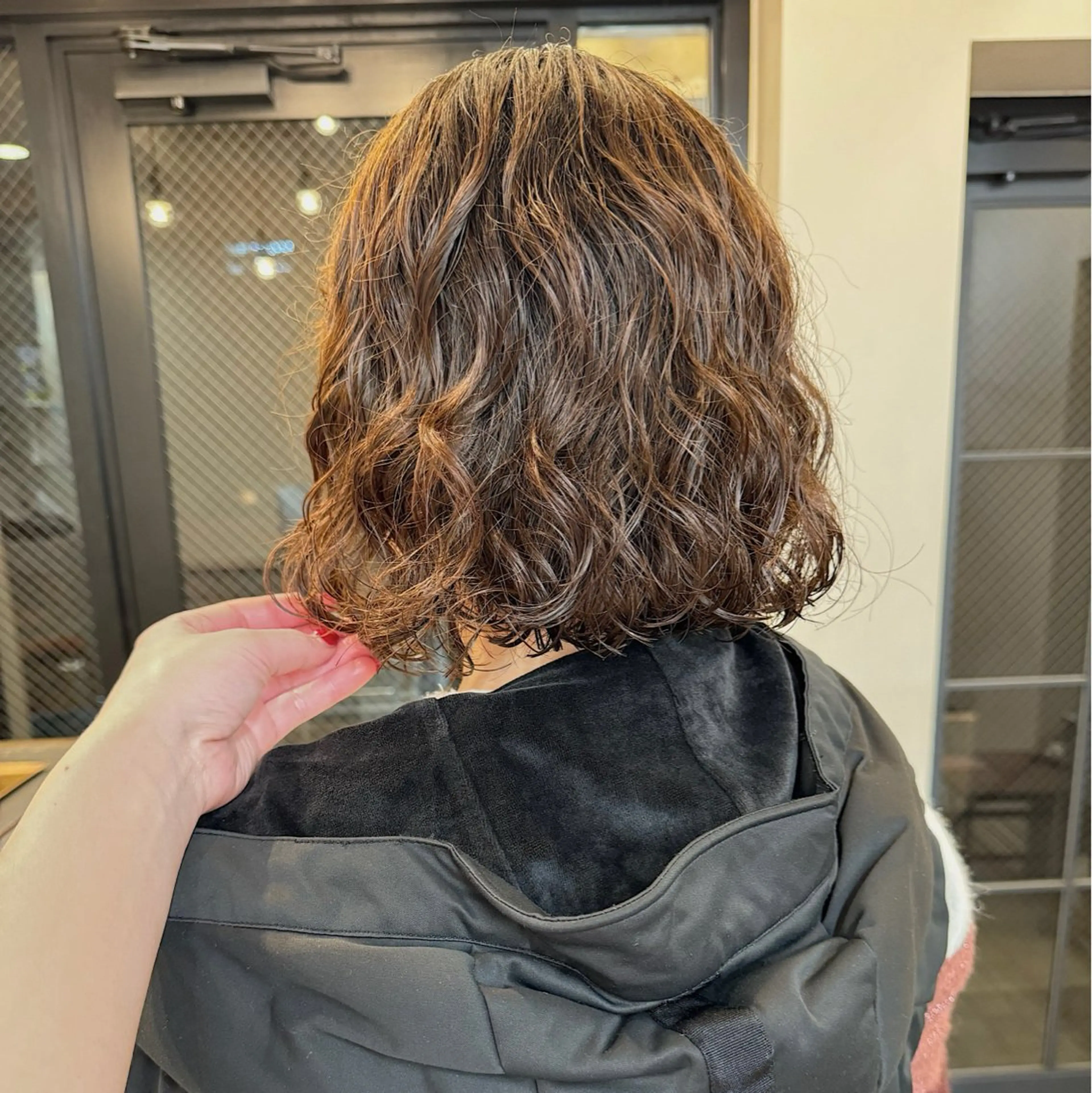 ミディアム パーマ ヘアアレンジ ミディアムパーマ ボブ オン眉 🌐サトウ リョウ🌐のヘアスタイル