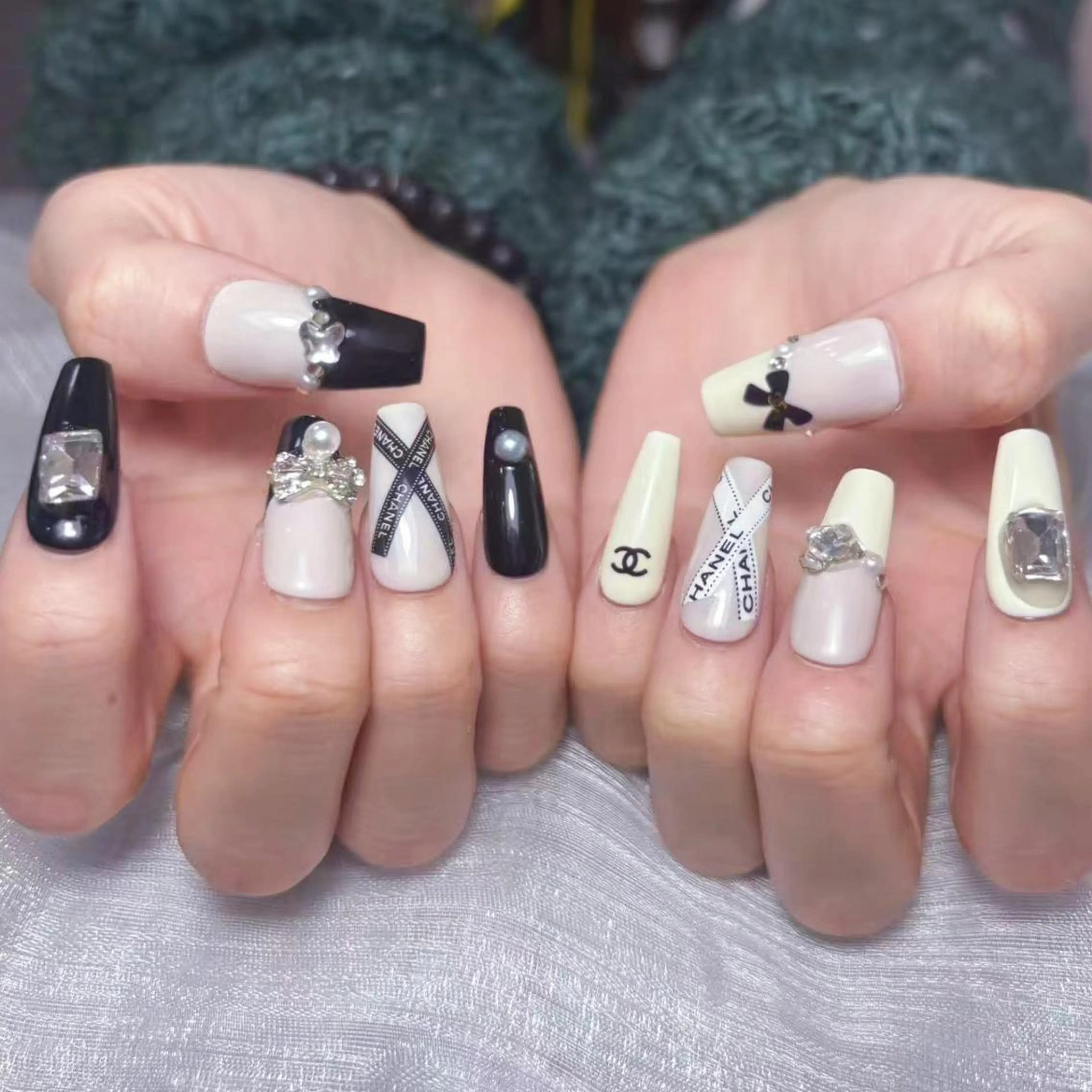 ネイル アートネイル オーロラネイル フラッシュネイル ガーリー キラキラネイル ハンドネイル DIAMOND 💅のネイルデザイン