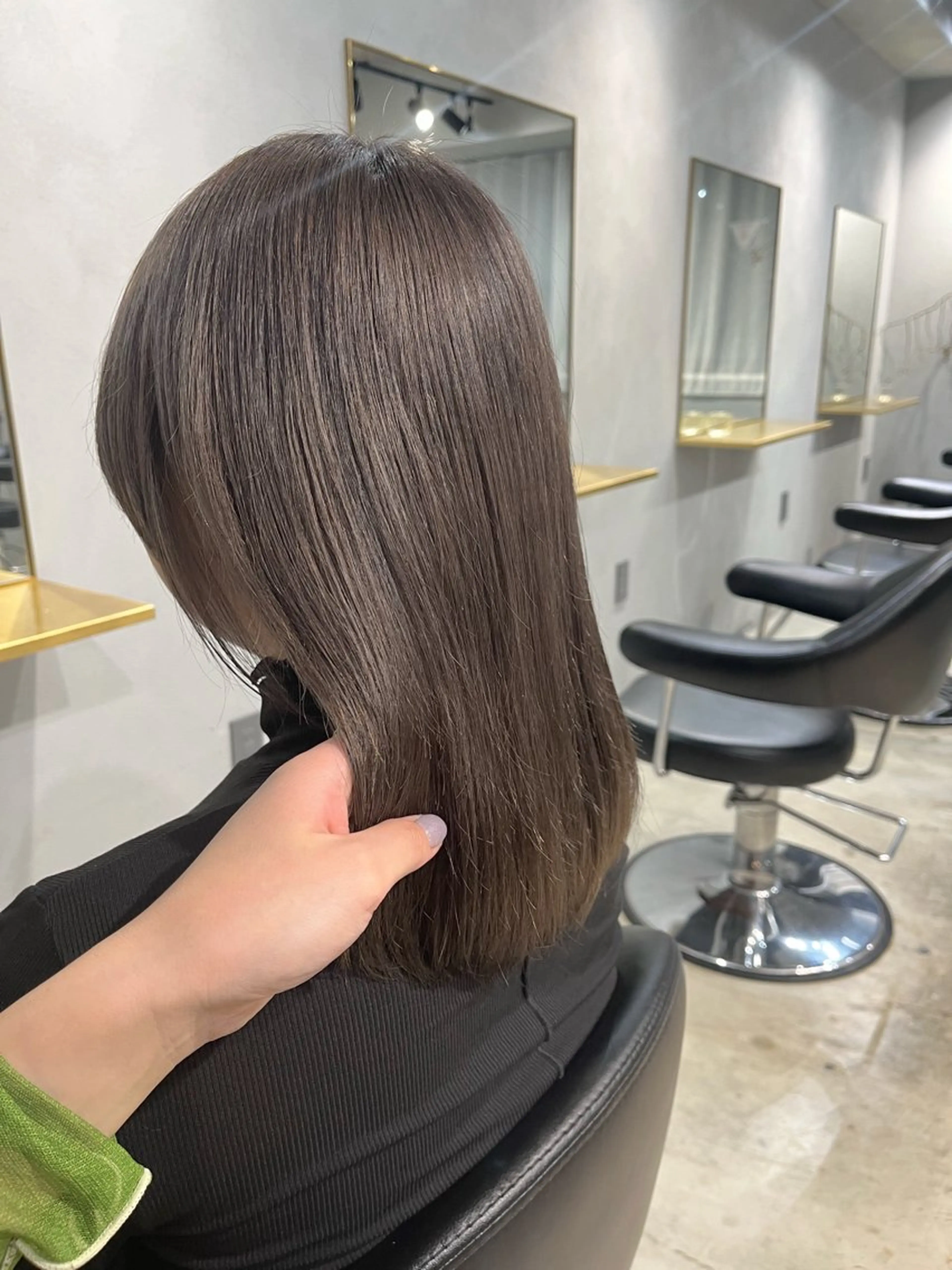 カラー グレージュ 【arc】 佐藤未希穂/レイヤーのヘアスタイル