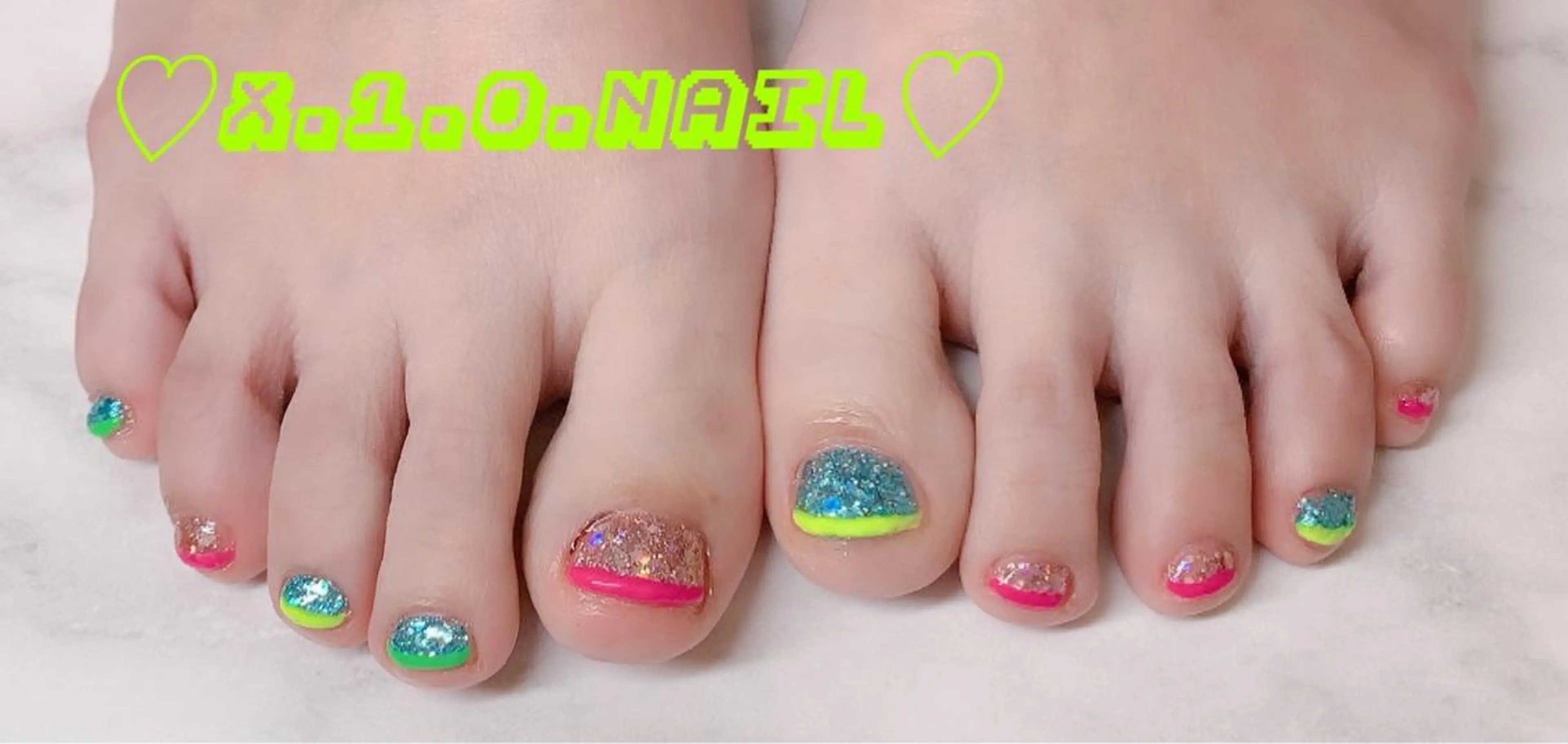 ネイル アニマル柄 アートネイル フットネイル キラキラネイル ニュアンスネイル フットネイル x.1.0.nail ♡Cのネイルデザイン