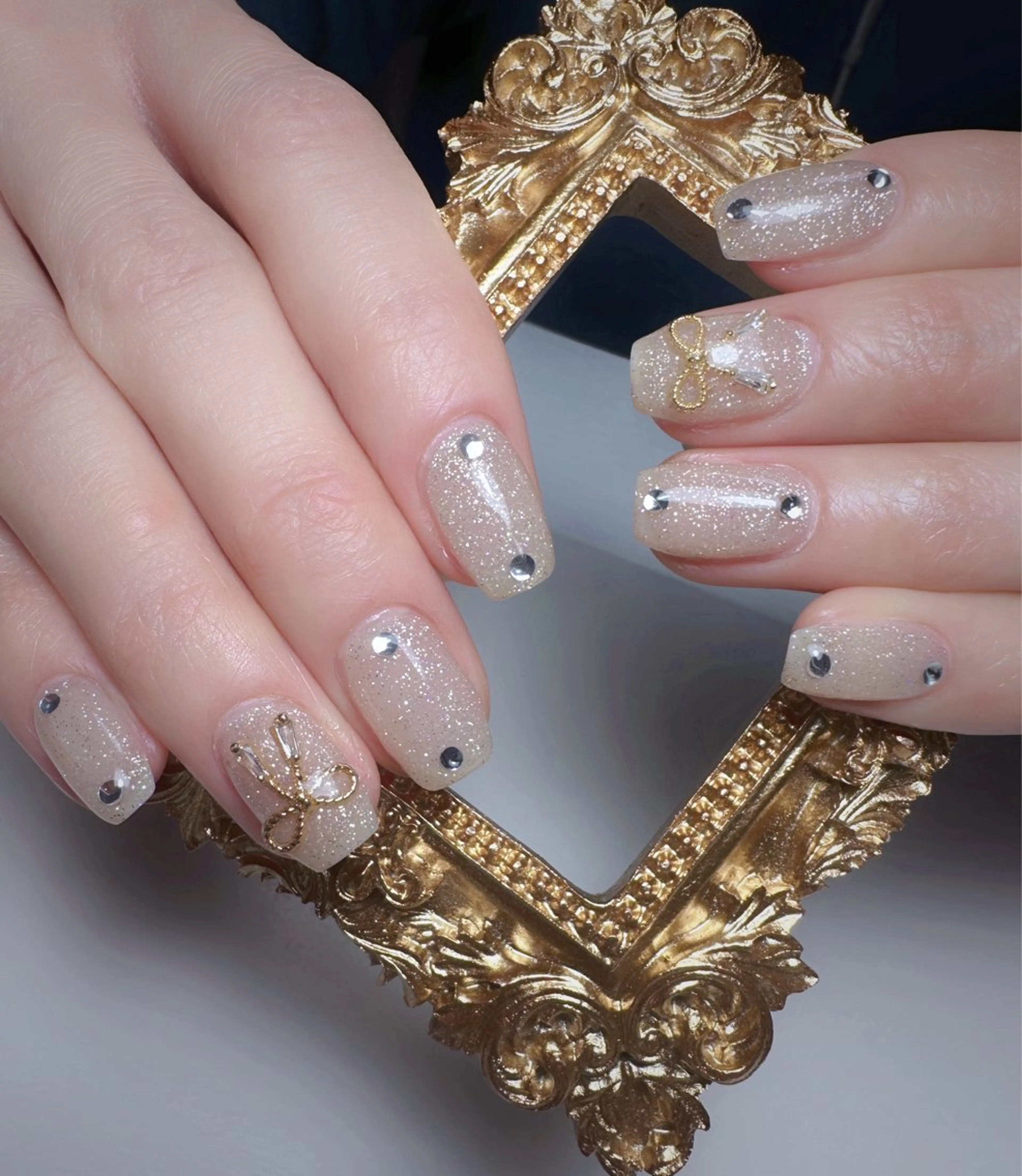 ネイル ストーンネイル ハンドネイル 👍thumbs up nail👍のネイルデザイン