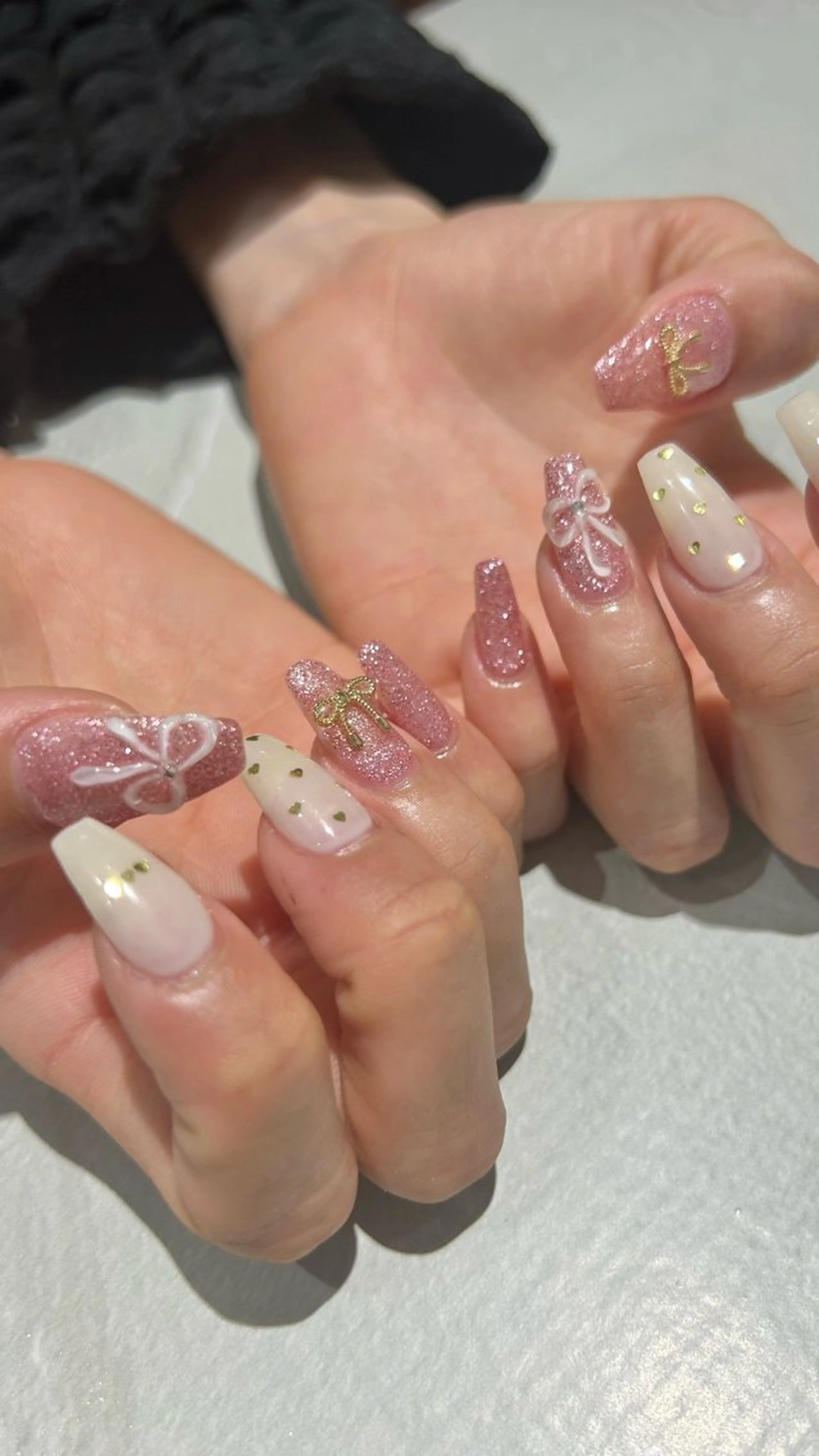ネイル キラキラネイル リボン スクエアネイル Lulea nail所属・Lulea nailのネイルデザイン