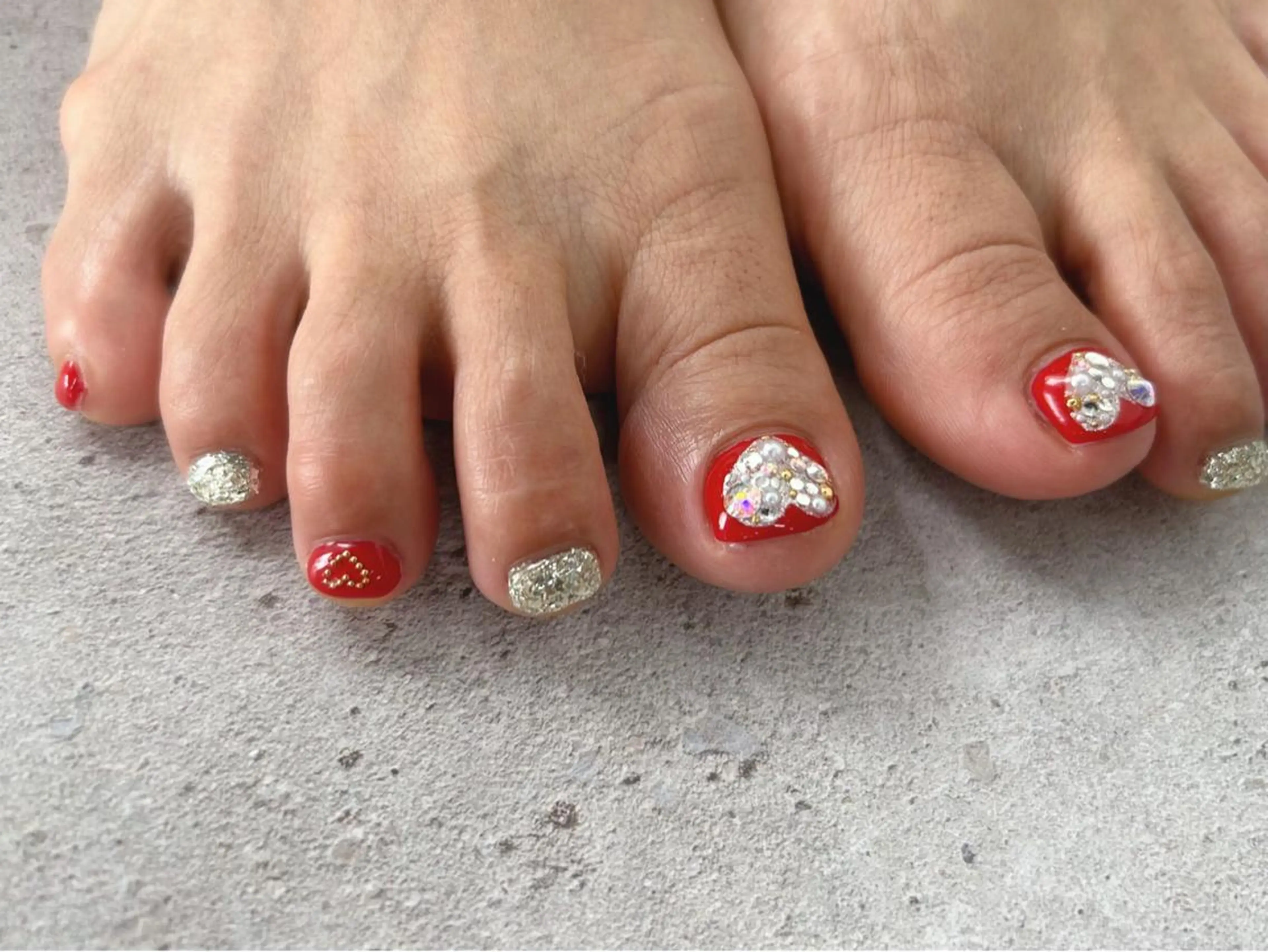 ネイル アートネイル フットネイル ハート ストーンネイル フットネイル Nail Salon agré所属・agré ネイルサロン　アグレのネイルデザイン