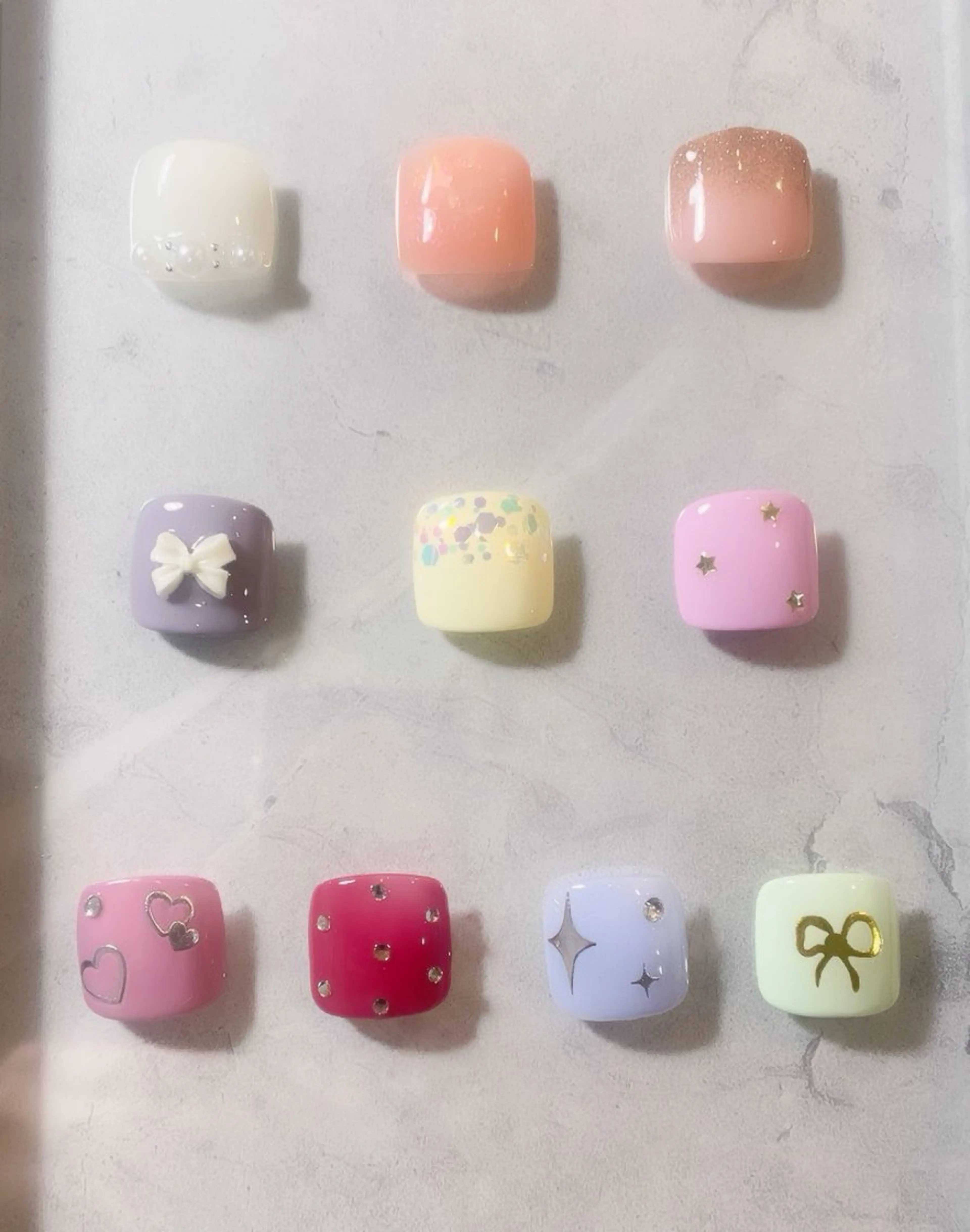 定額フットネイル/フットバス、甘皮ケア込み!初回オフ込み/フットネイル再来店8週間以内オフ無料の写真