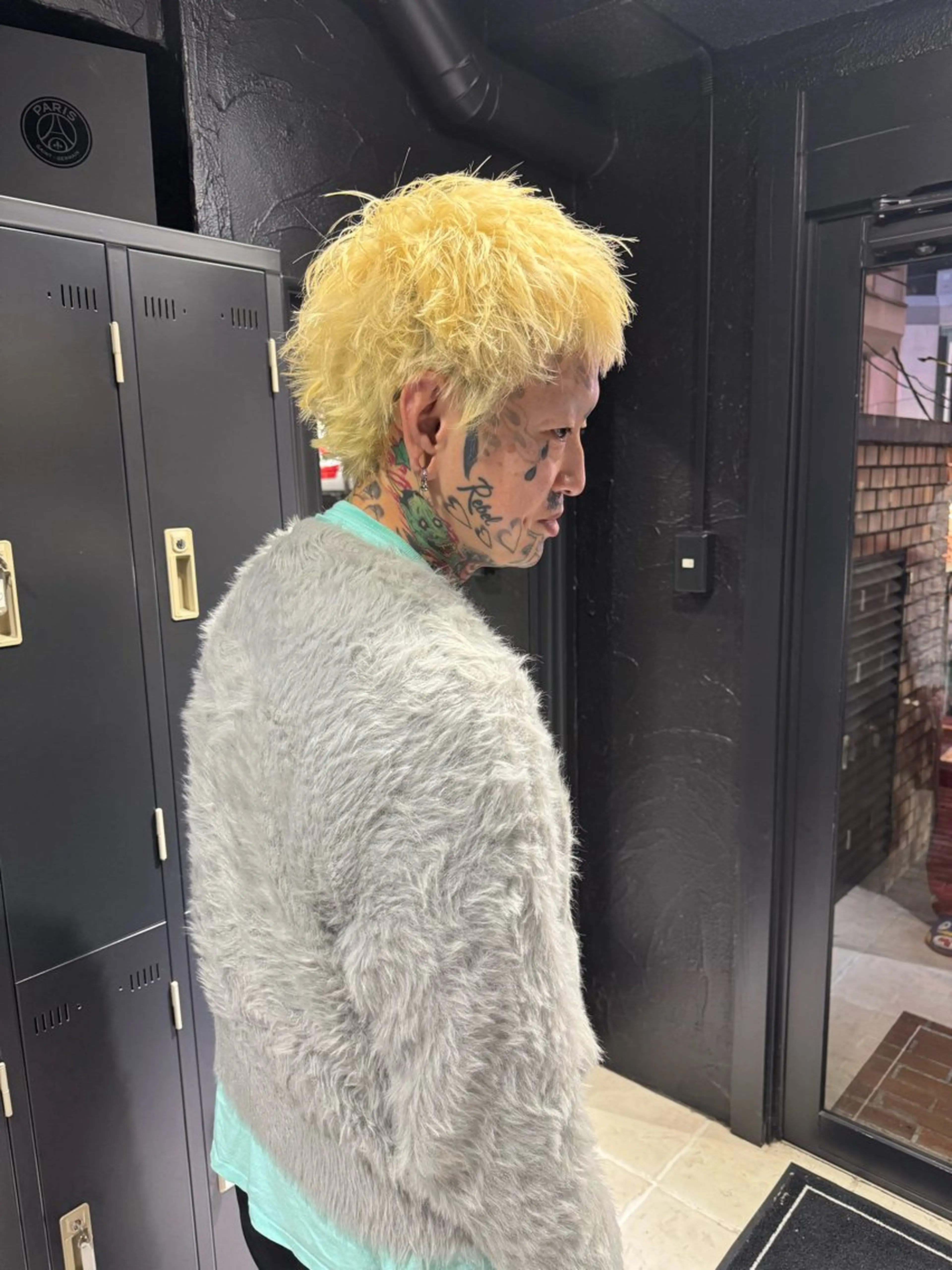 ショート カラー ヘアアレンジ メンズ スパイキーショート ブロンド ショートヘア カット ヘアカラー トリートメント ヘアセット メンズ専門 美容師✨ アメ村 堀江颯瑛のヘアスタイル