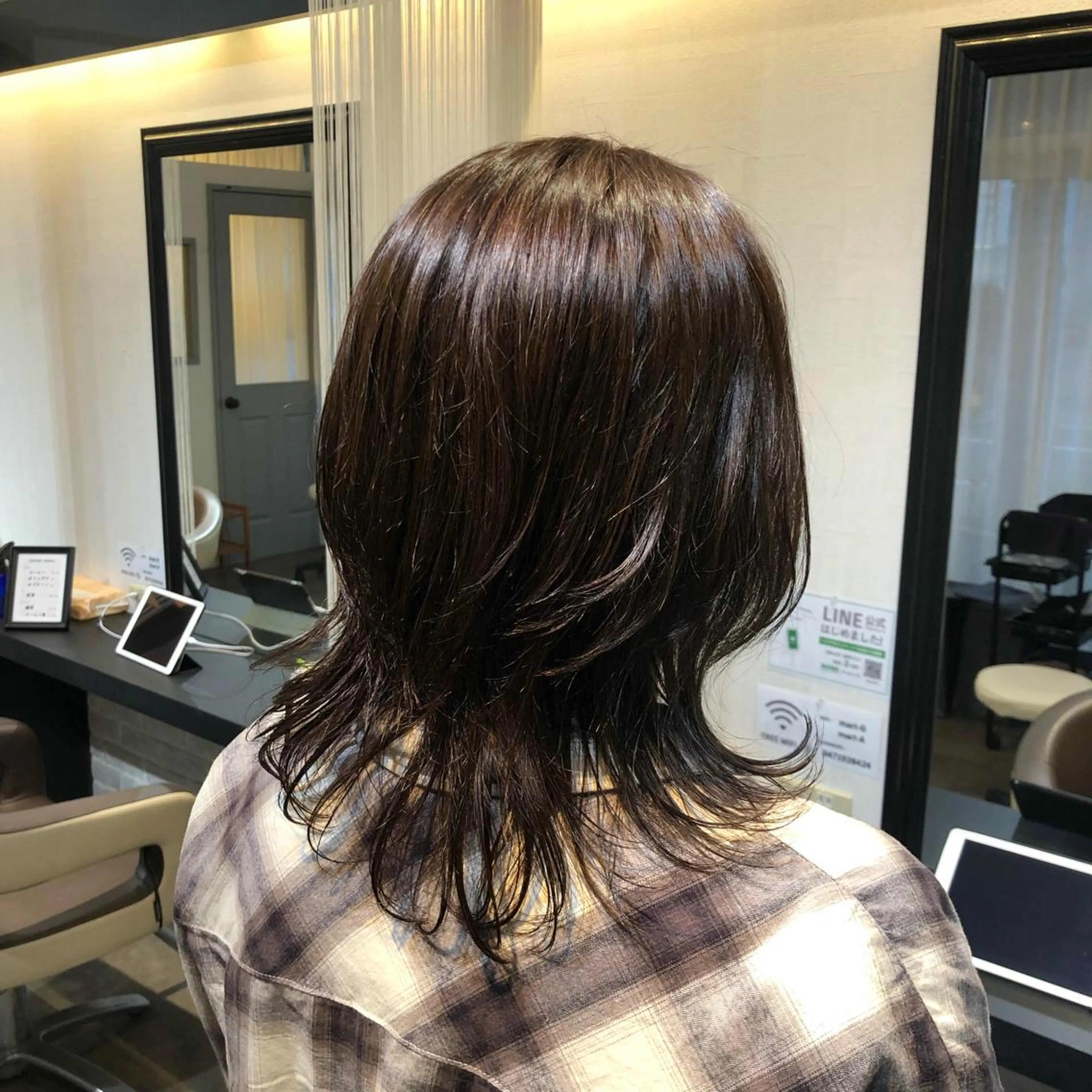 セミロング 若泉 真梨のヘアスタイル