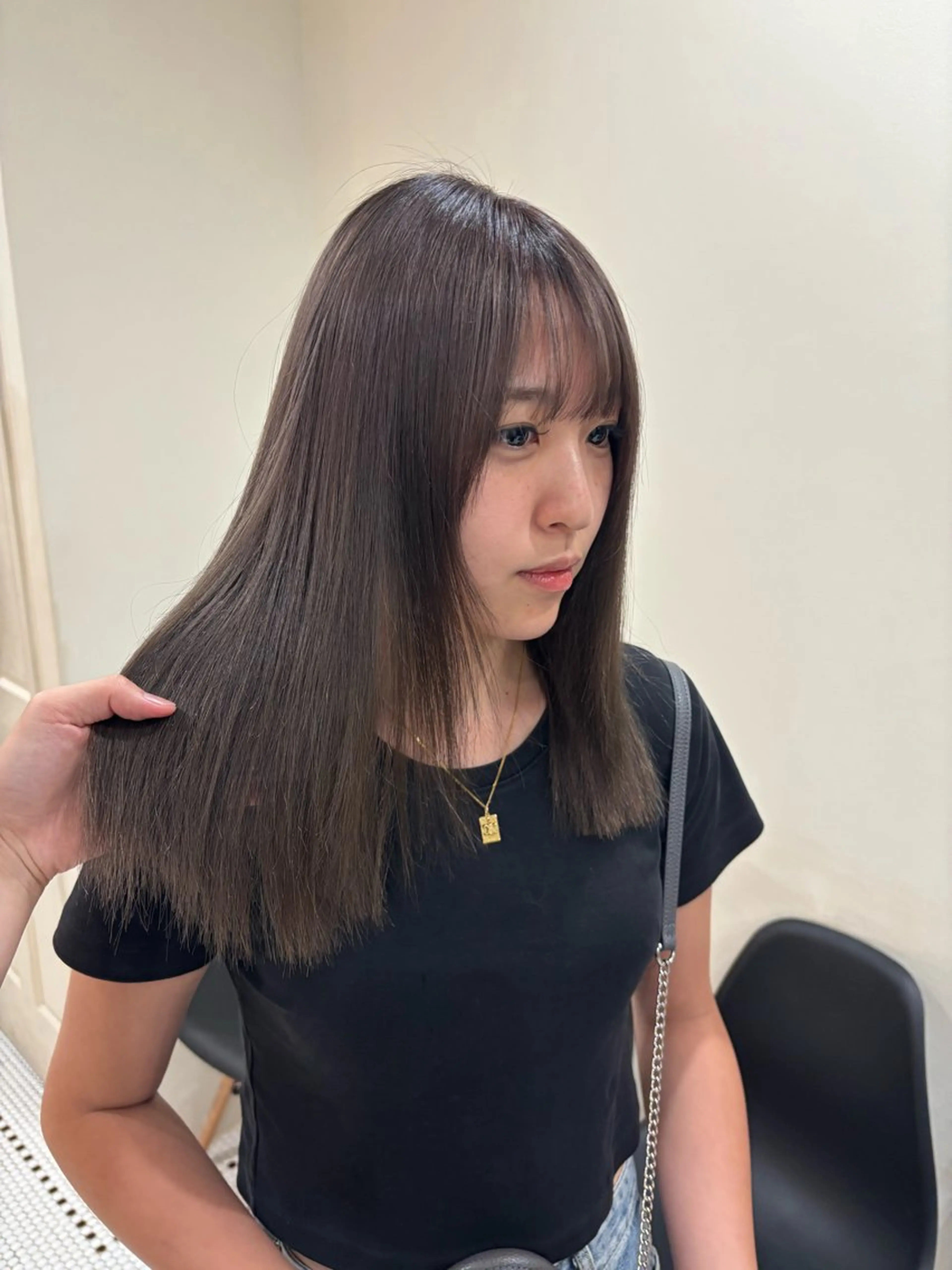 セミロング カラー ブリーチ グレージュ トリートメント Belle 表参道terrace店所属・井川 優衣のヘアスタイル