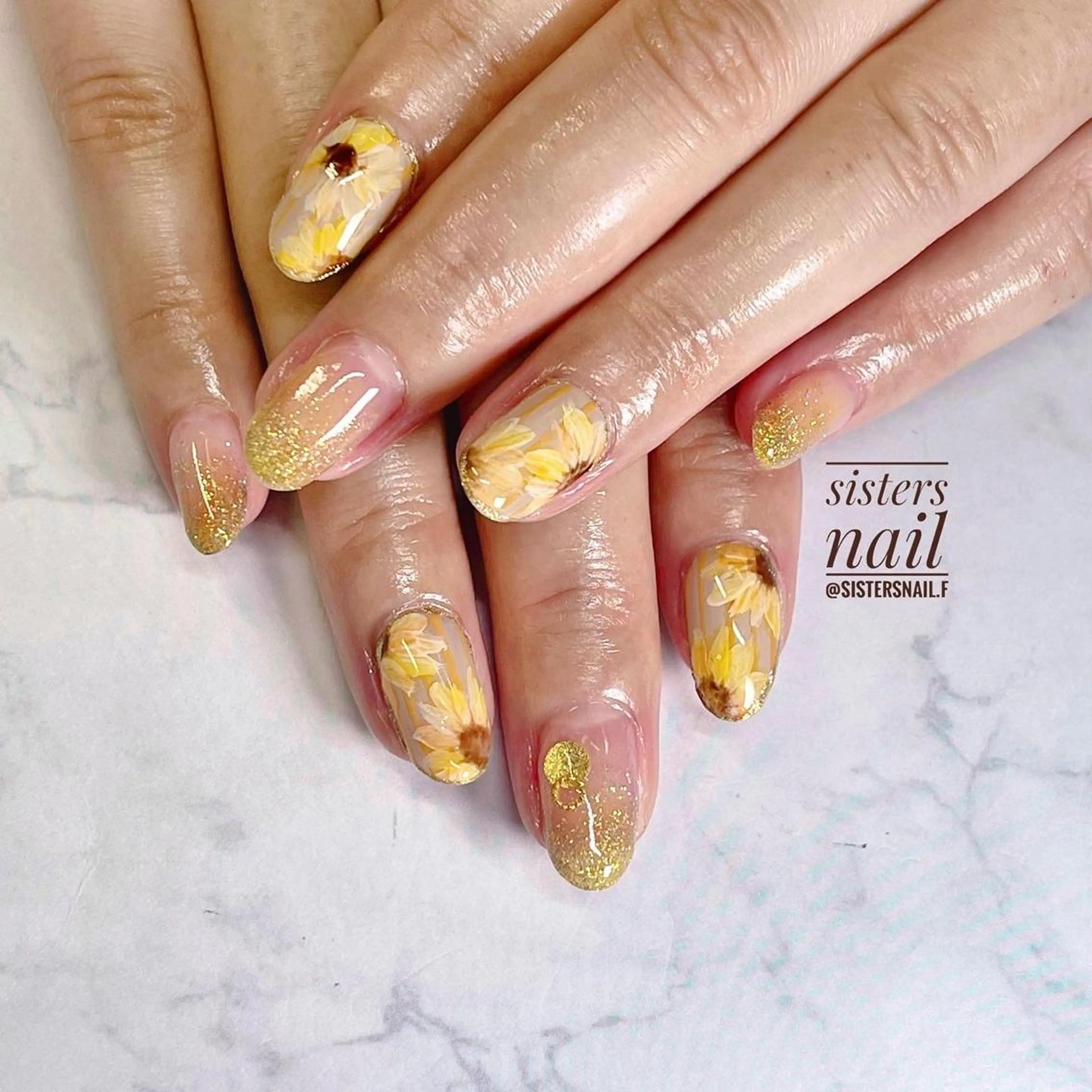 ネイル アートネイル フラワーネイル グラデーション ラメ(グリッター) ラメグラデーション sisters nail.fのネイルデザイン