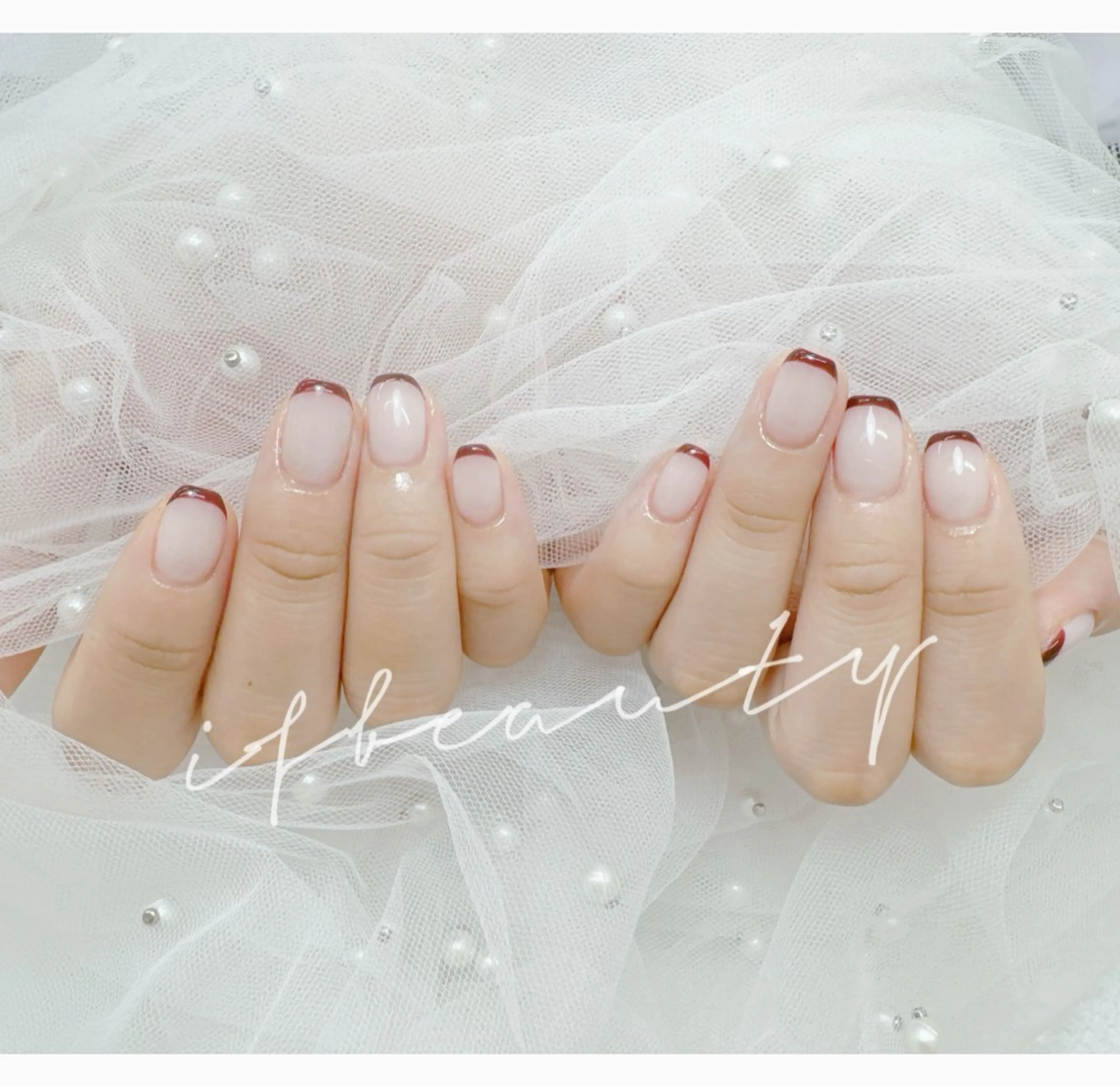 ネイル フレンチネイル ハンドネイル 夏 目のネイルデザイン