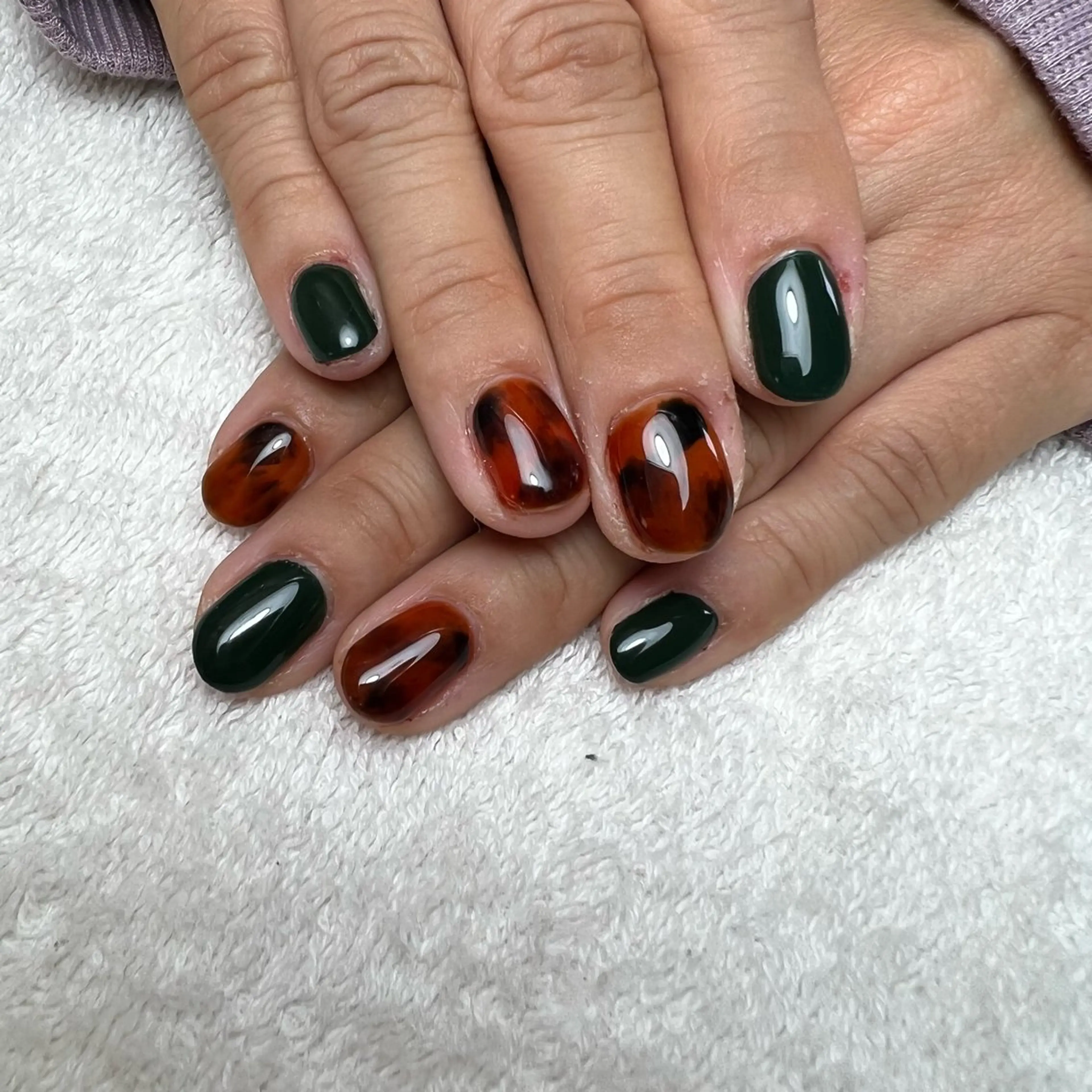 ネイル べっ甲ネイル グリーン ハンドネイル COCO+所属・COCO +のエステ・リラクイメージ