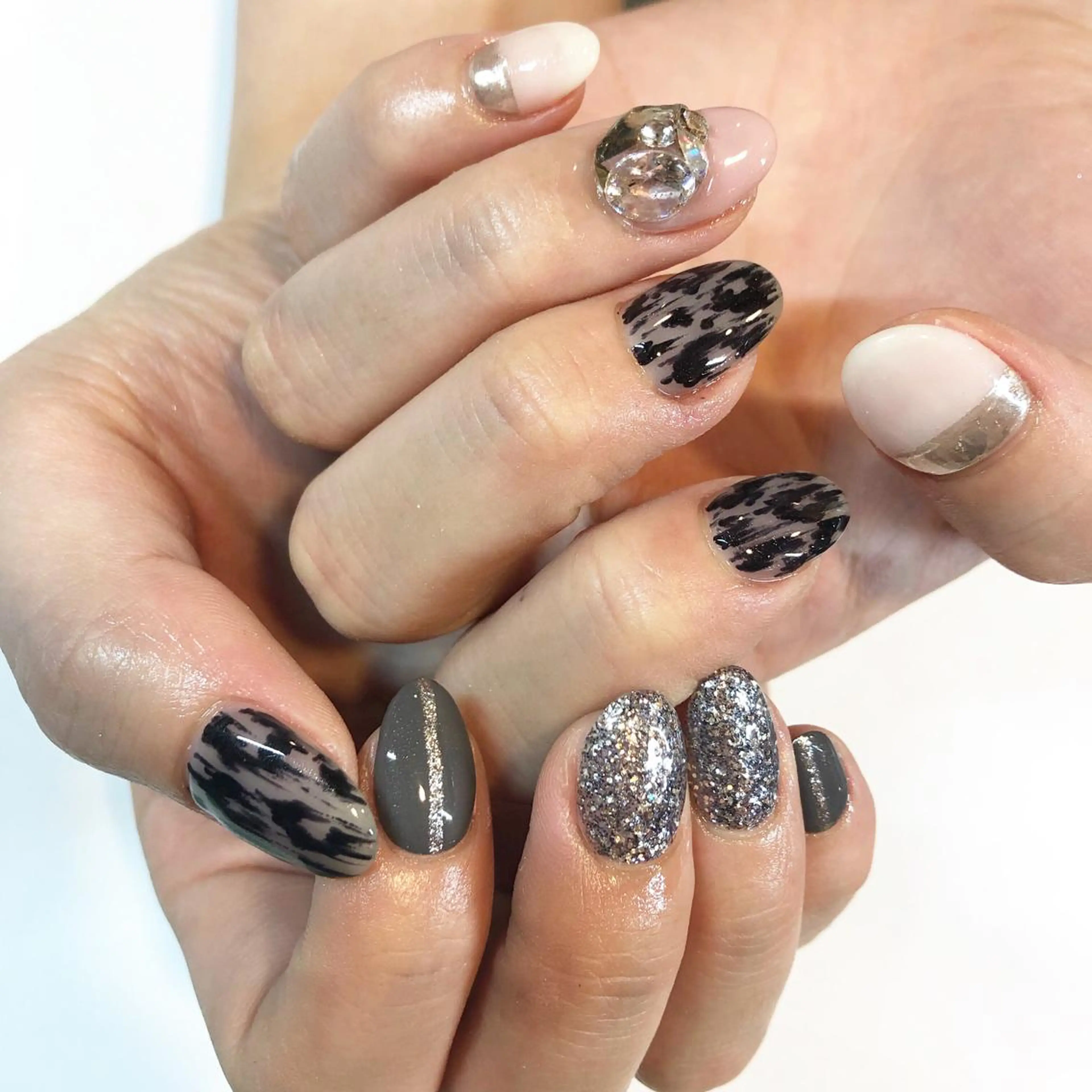 ミディアム ネイル ROSE・ MARY 鈴木のネイルデザイン