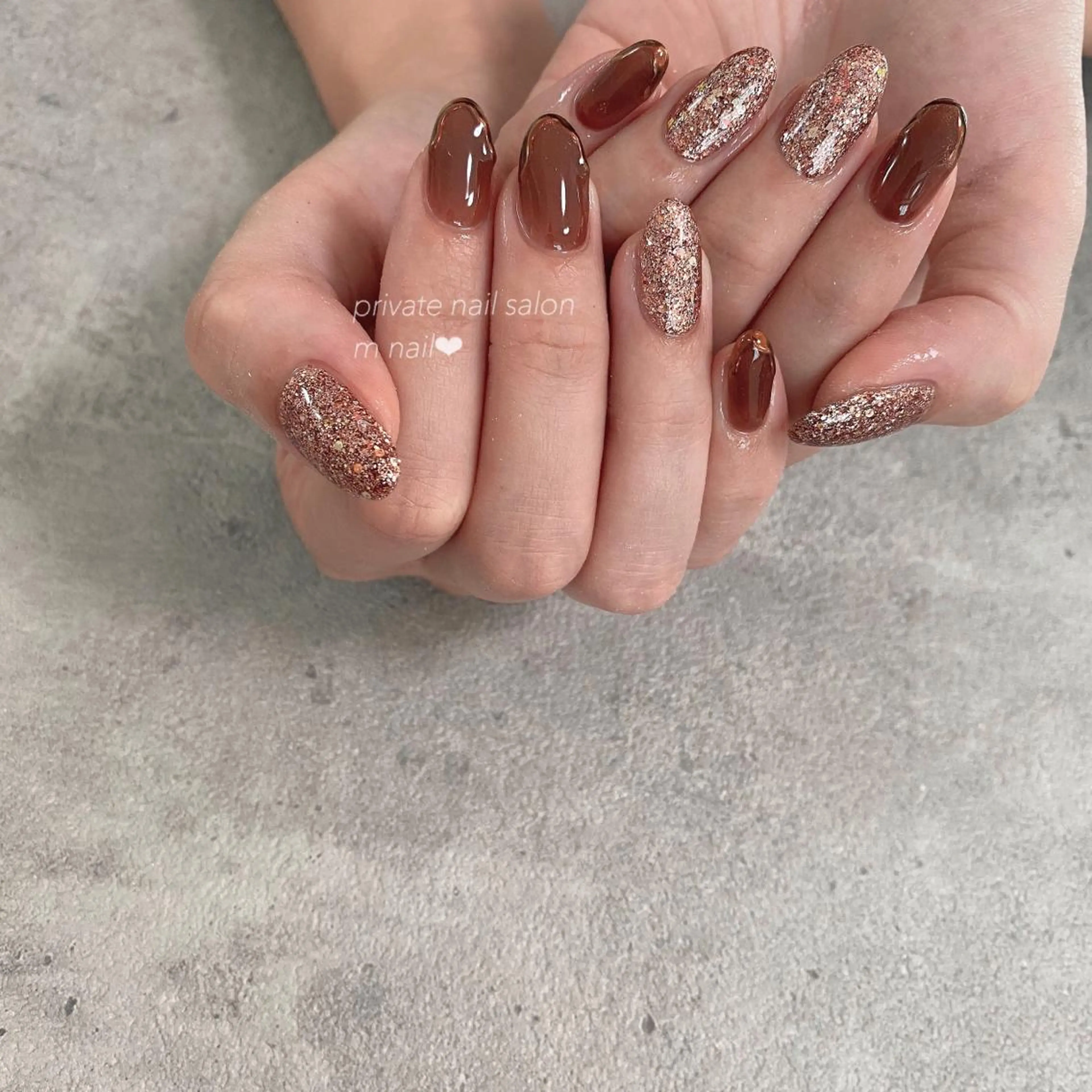 ネイル ブラウン クリアネイル 赤色 ハンドネイル 小河原 舞のネイルデザイン