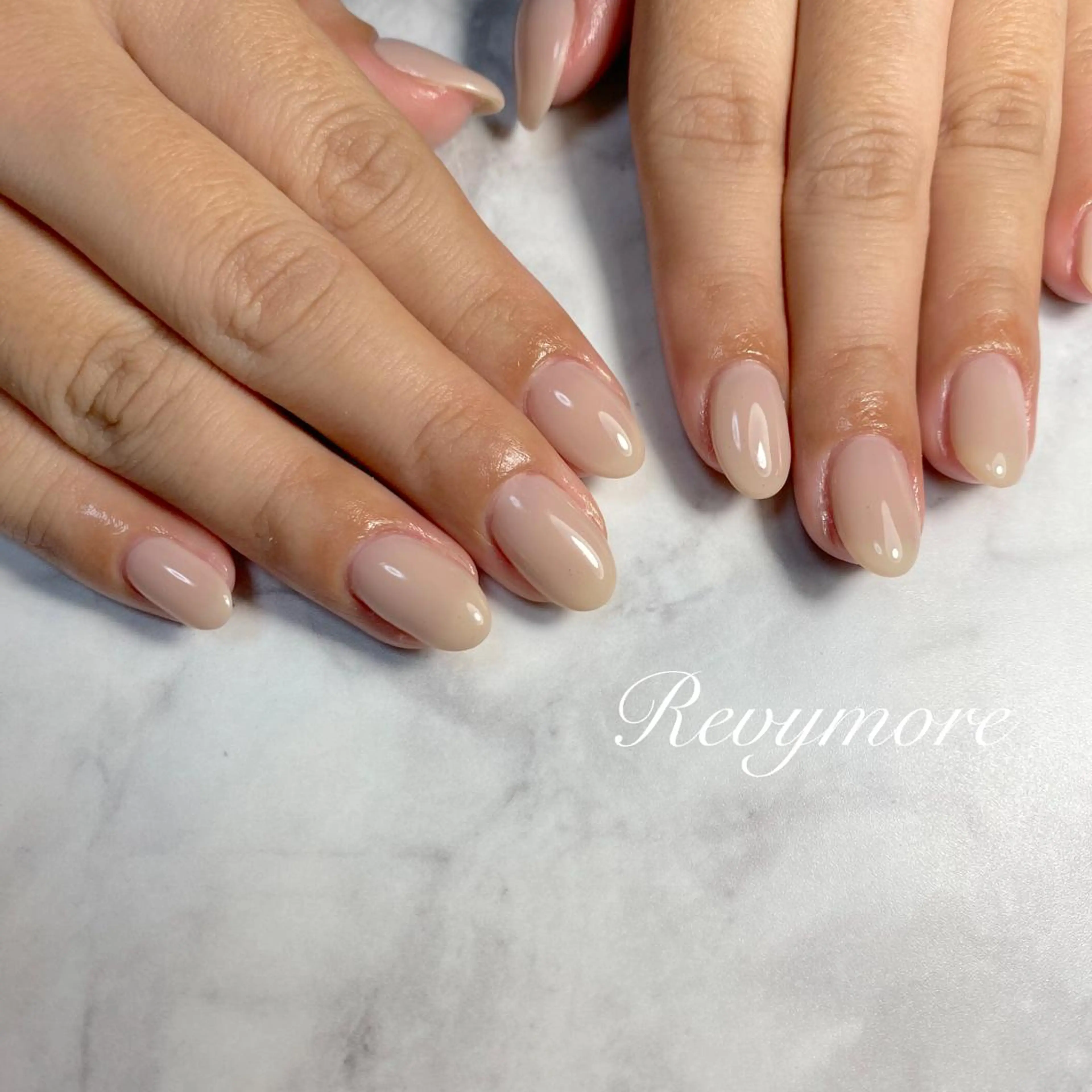 ミディアム ネイル 韓国風ヘア ジェルネイル キラキラネイル 韓国ネイル ニュアンスネイル nail salon Revymore所属・nail salon Revymoreのネイルデザイン