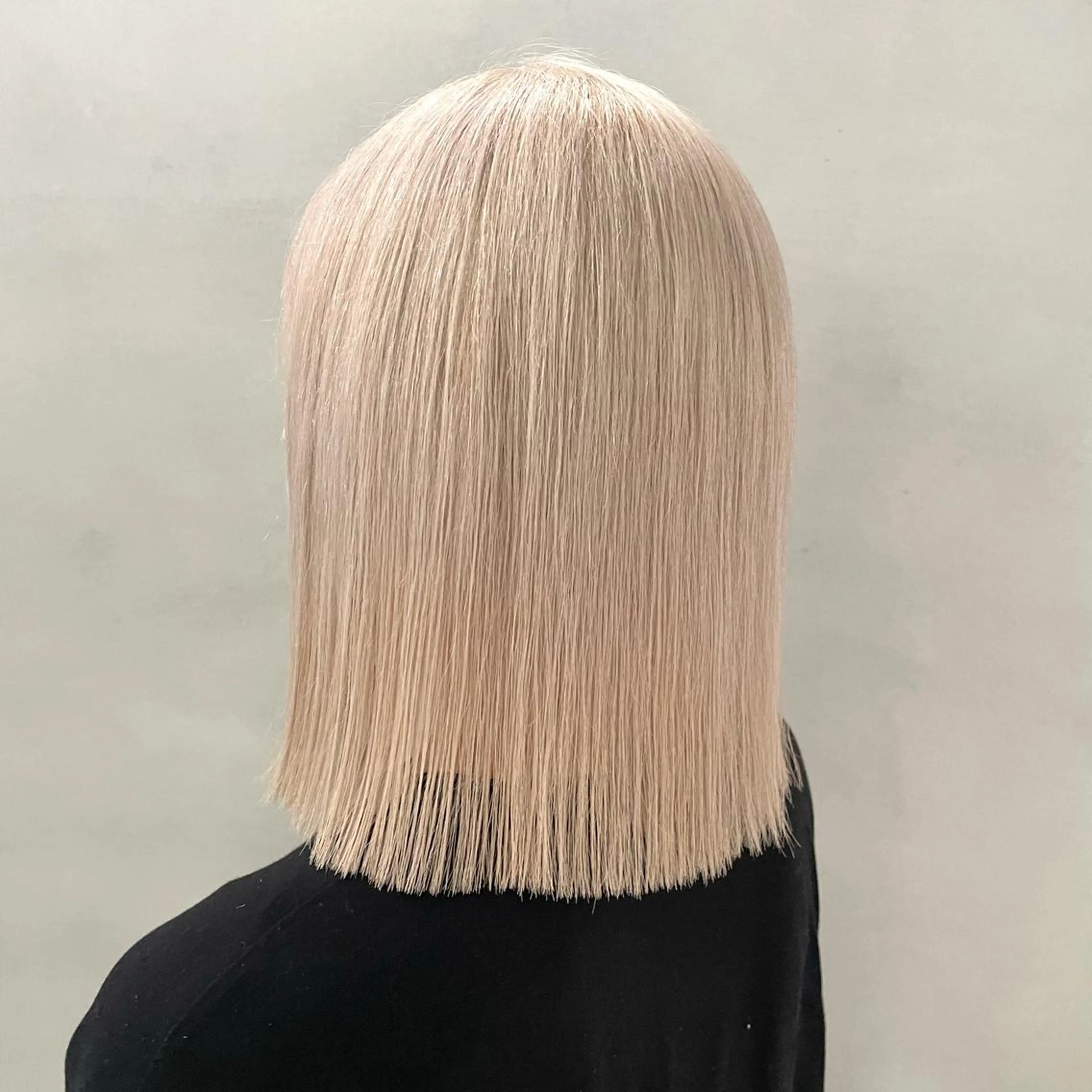 セミロング カラー ベージュカラー ホワイトベージュ ヘアカラー トリートメント MiL所属・✨ハイトーン✨ 濱田知孝のヘアスタイル