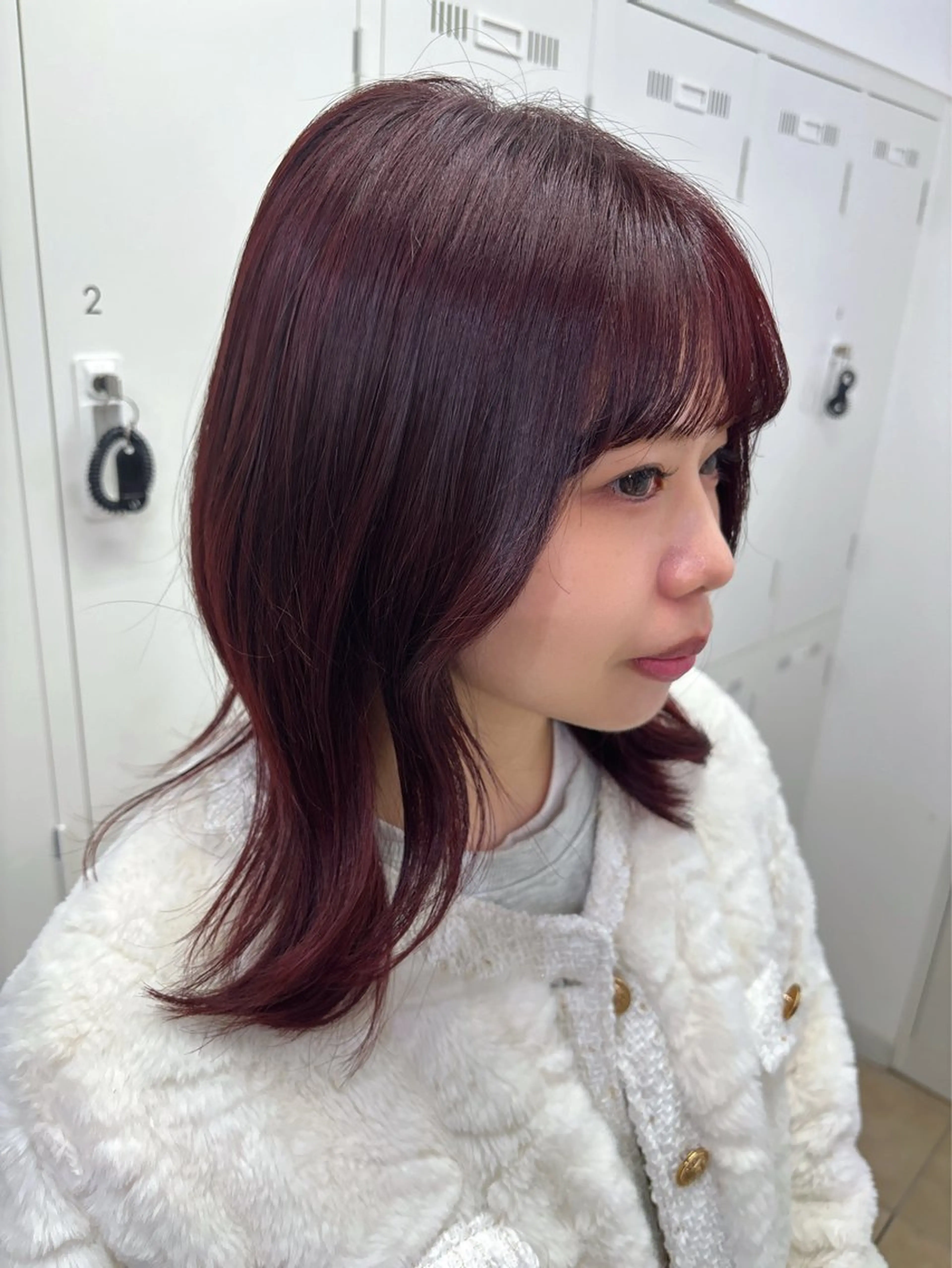 ミディアム カラー ブリーチ ボルドーカラー ダブルカラー ブリーチなしカラー くびれヘア 長妻莉央/縮毛矯正 髪質改善カラーのヘアスタイル