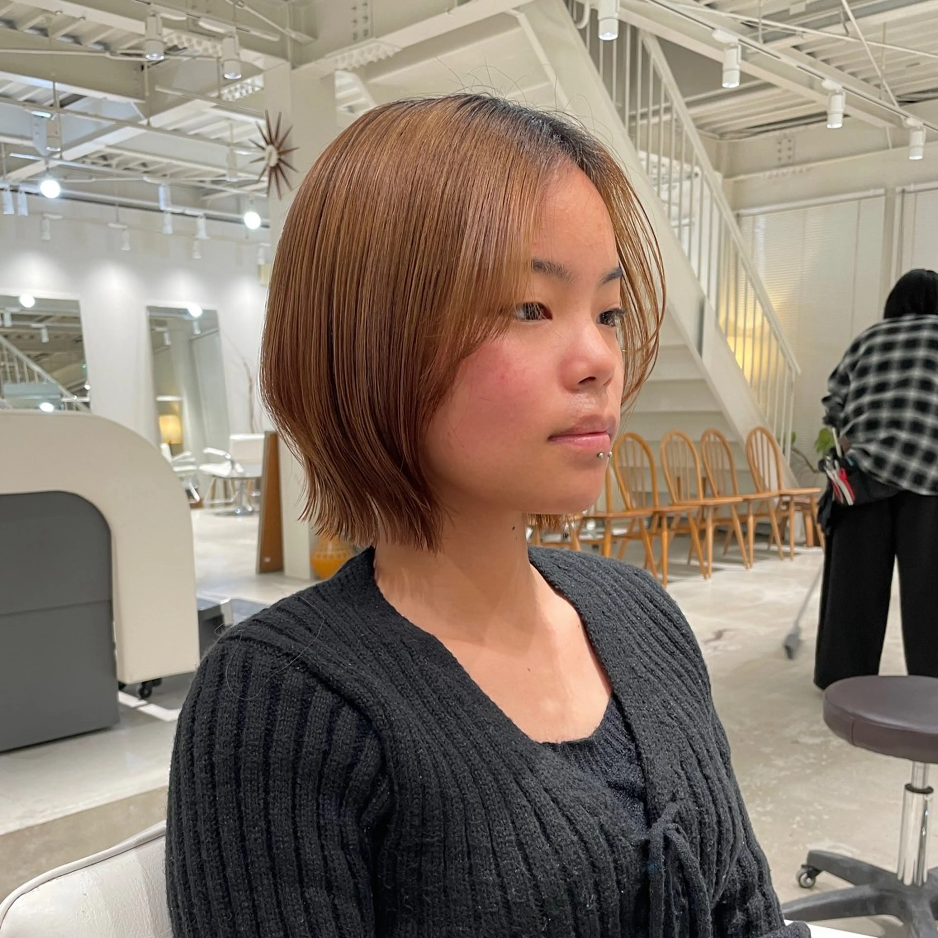 ショート ボブ くびれヘア レイヤーカット 小顔カット 安西 香利奈のヘアスタイル