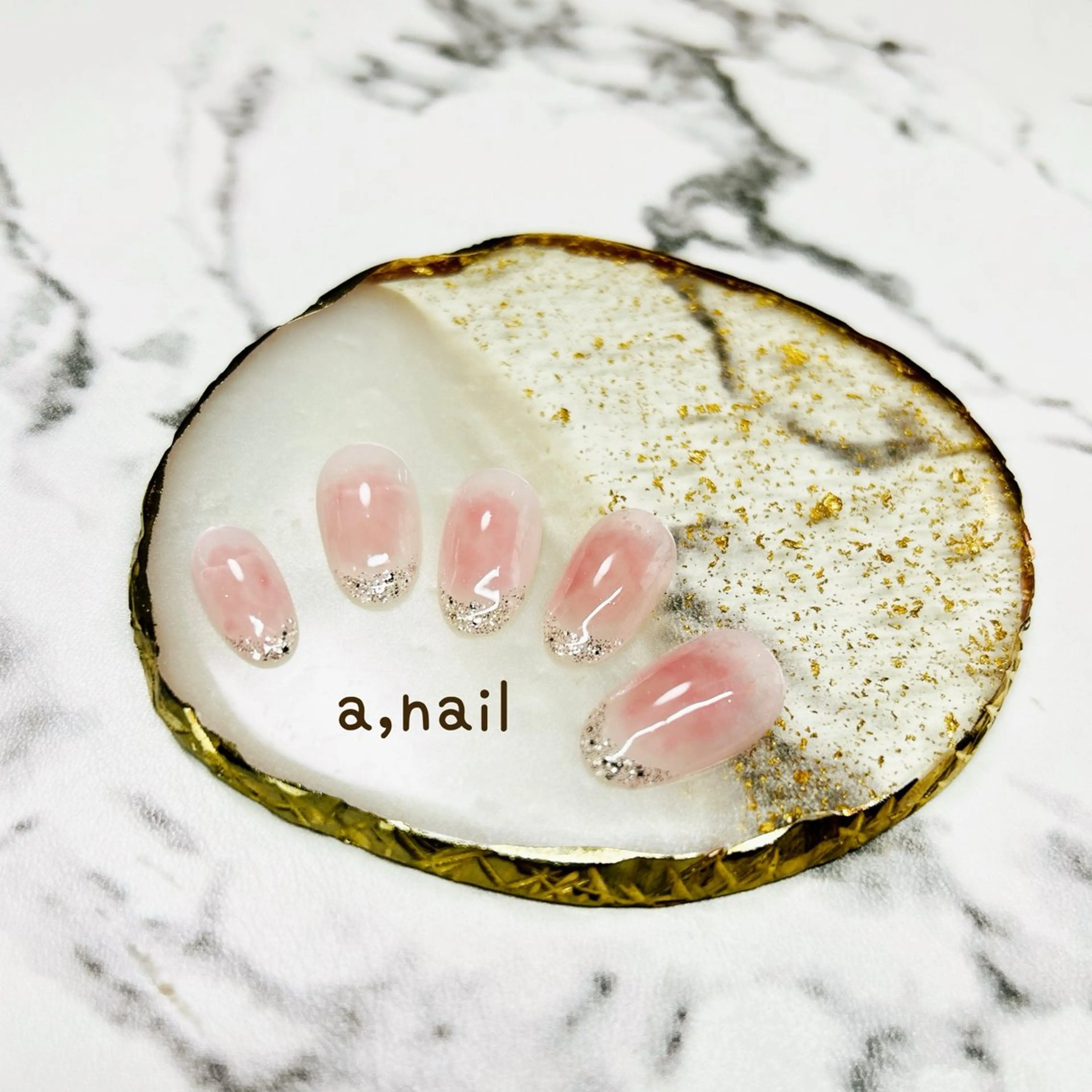 ネイル チークネイル フレンチネイル キラキラネイル ラメ(グリッター) オフィスネイル ハンドネイル ネイルサロン エーネイルのネイルデザイン