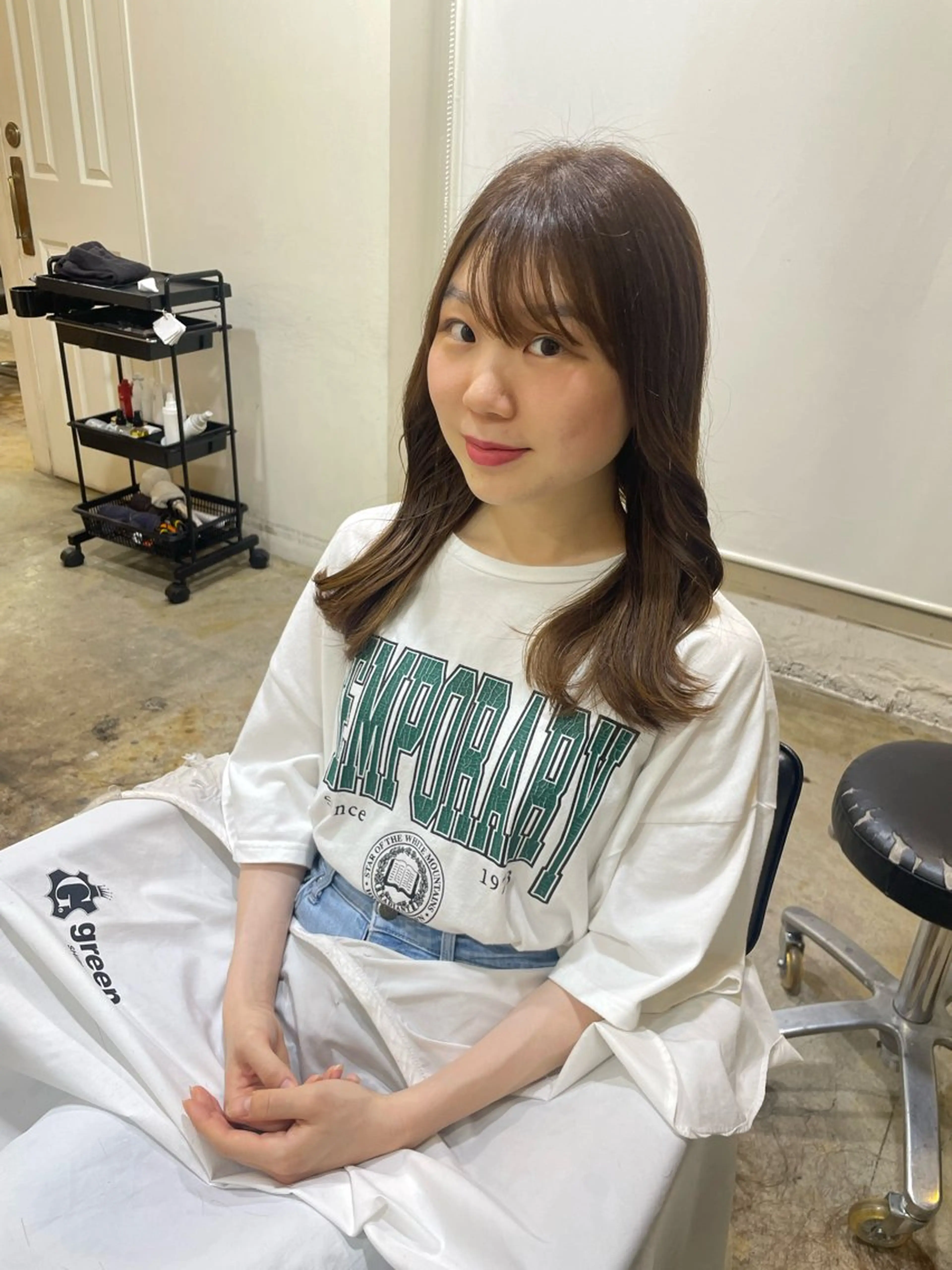 セミロング カラー ベージュカラー ブリーチ ブリーチなしカラー ヘアカラー トリートメント MIOベージュカラー 柔らかいカラーのヘアスタイル