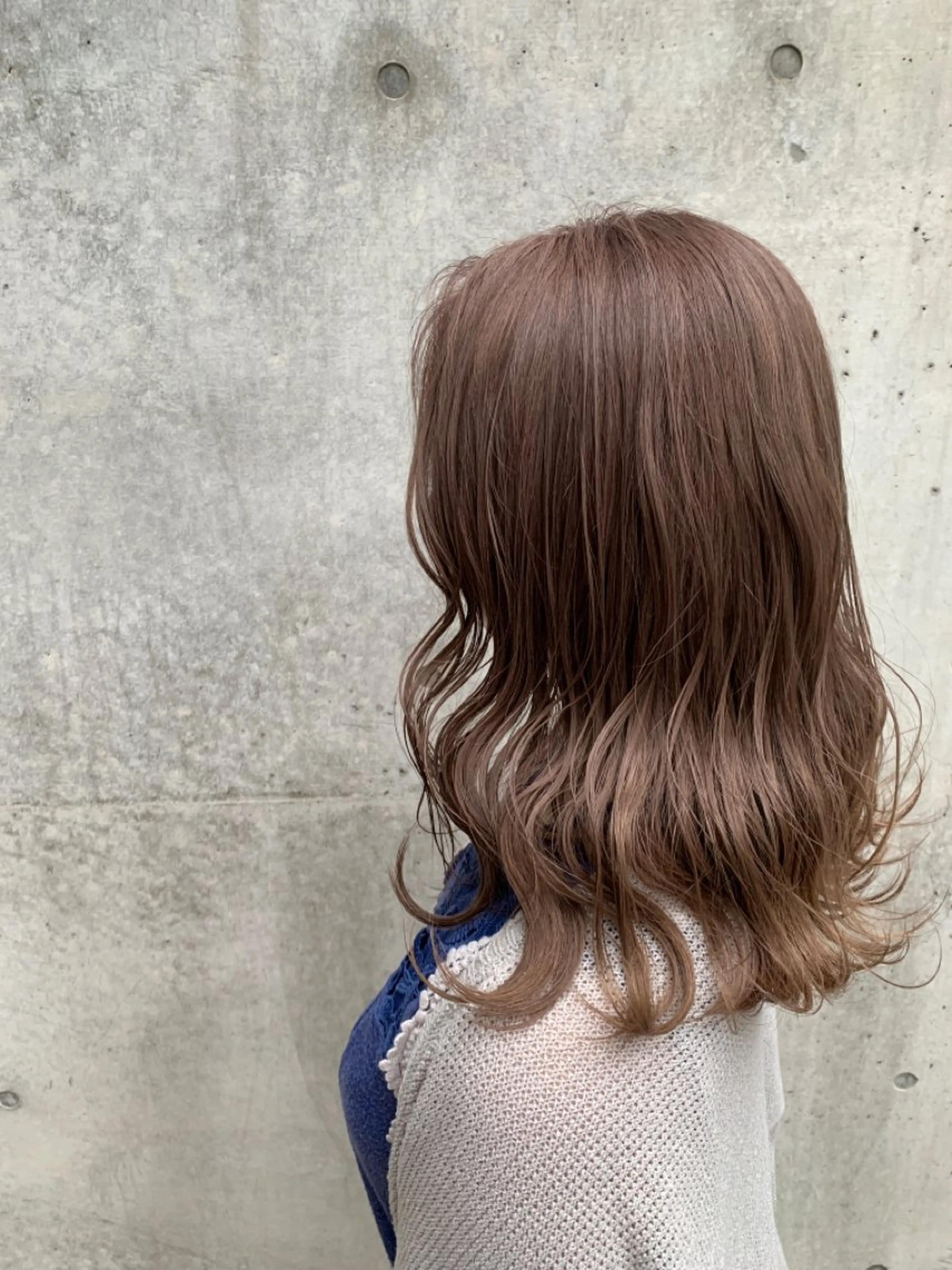 セミロング カラー パーマ ヘアアレンジ メンズ キッズ ショートボブ メンズバレイヤージュ メンズブリーチ メンズハイライト メンズハイトーン ミルクティーベージュ 🍀【ヒロム】🍀のヘアスタイル
