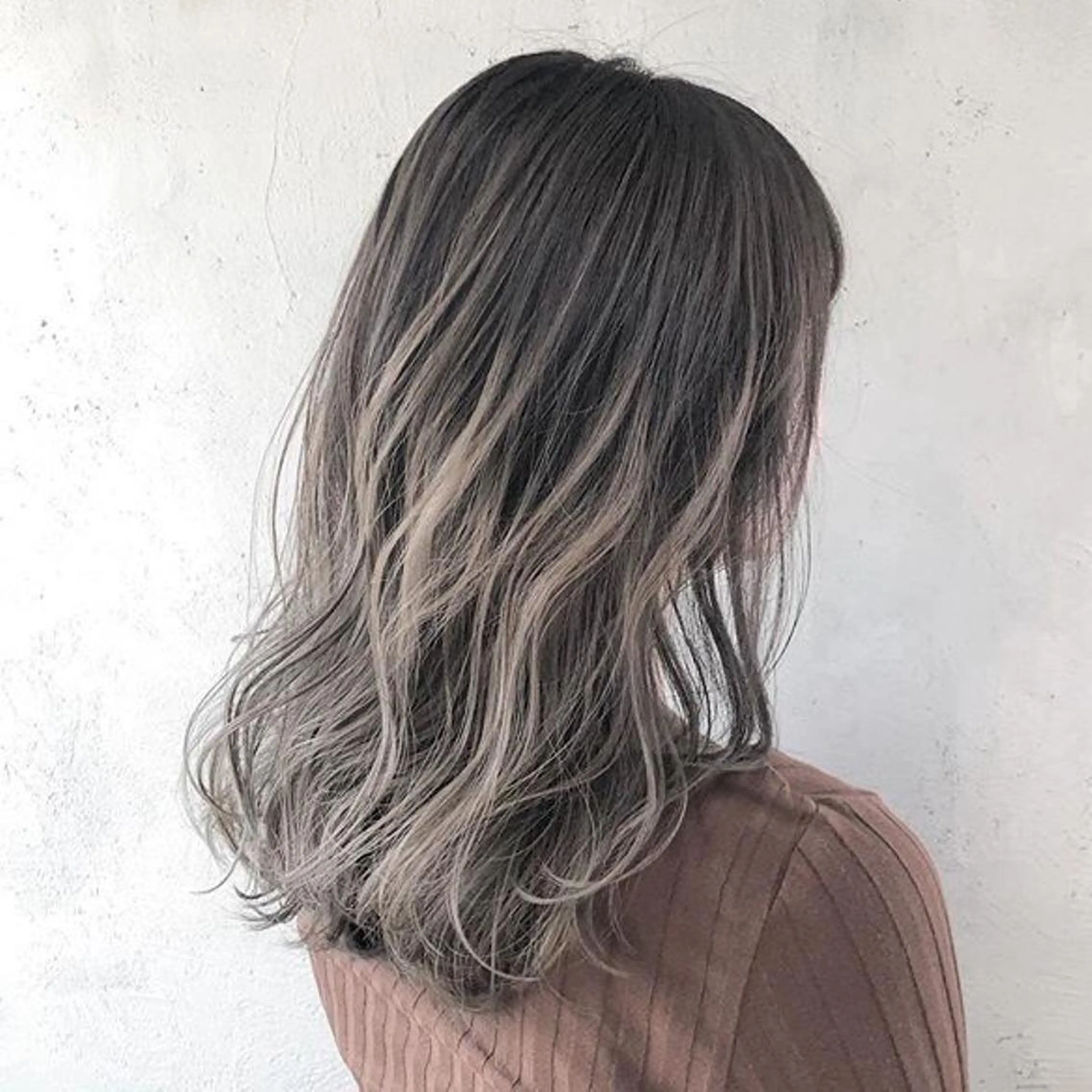 ロング カラー RINA🧤 デザインとボブのヘアスタイル