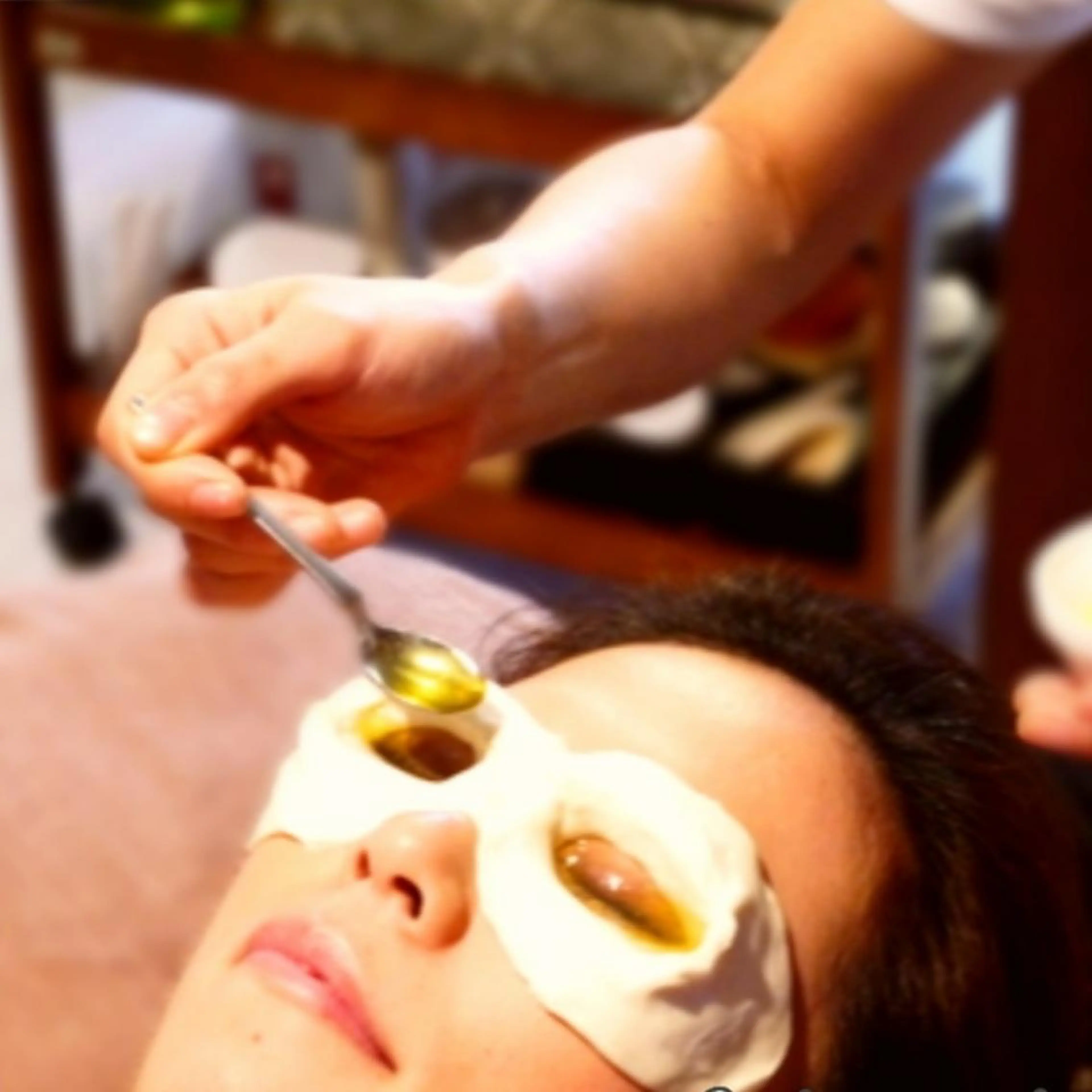 【頭がスッキリ／目の不快感 目の疲れ ドライアイ 白目の濁りにお勧め】 オリジナルシロダーラ付きネトラバスティの写真