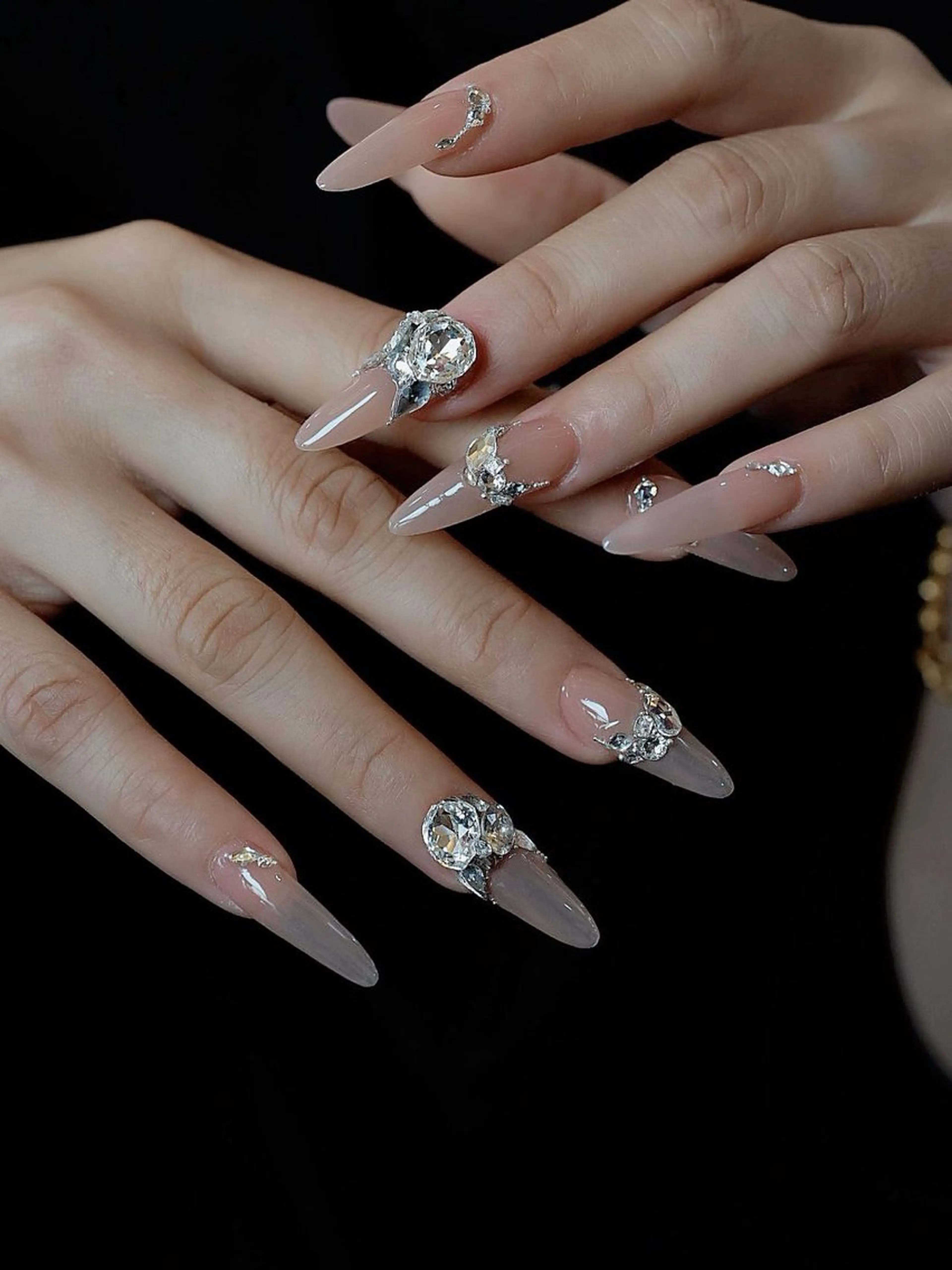 ミディアム ドラ Nailsのネイルデザイン