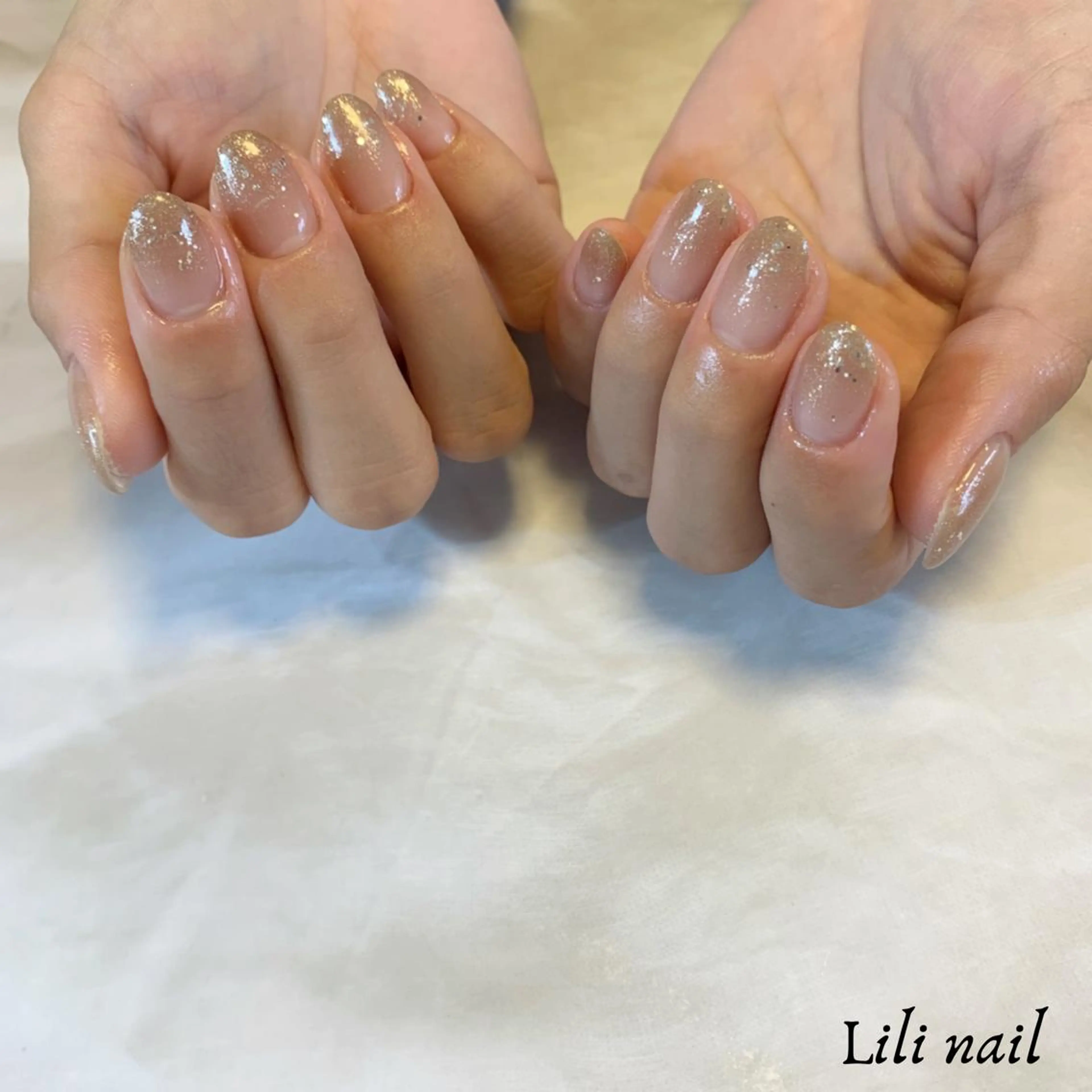ショート ネイル グラデーション ラメ(グリッター) ハンドネイル Lili beauty salon所属・Lilibeauty salonのネイルデザイン